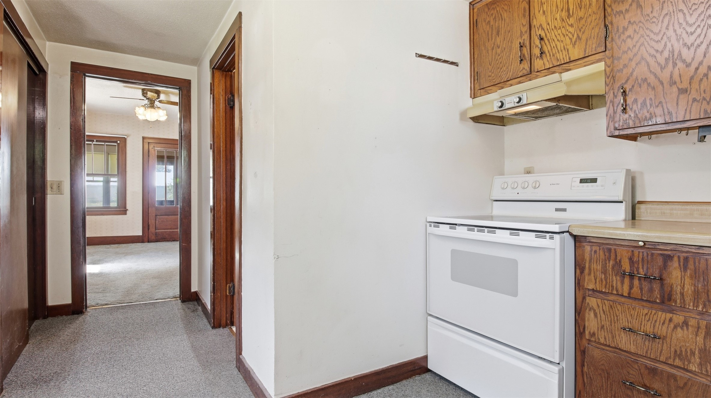 427 E River Avenue Property Photo 8