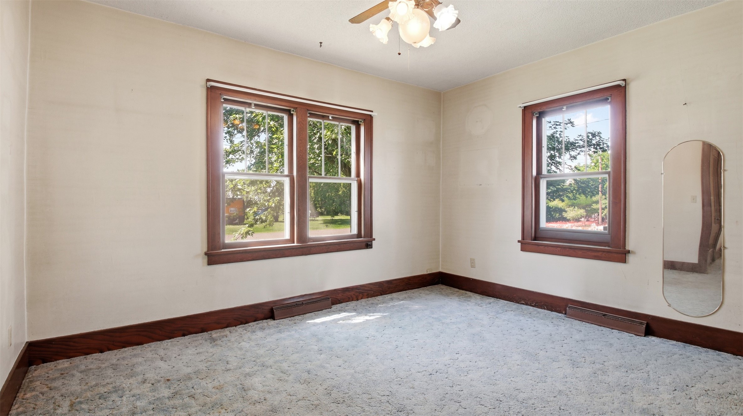 427 E River Avenue Property Photo 13