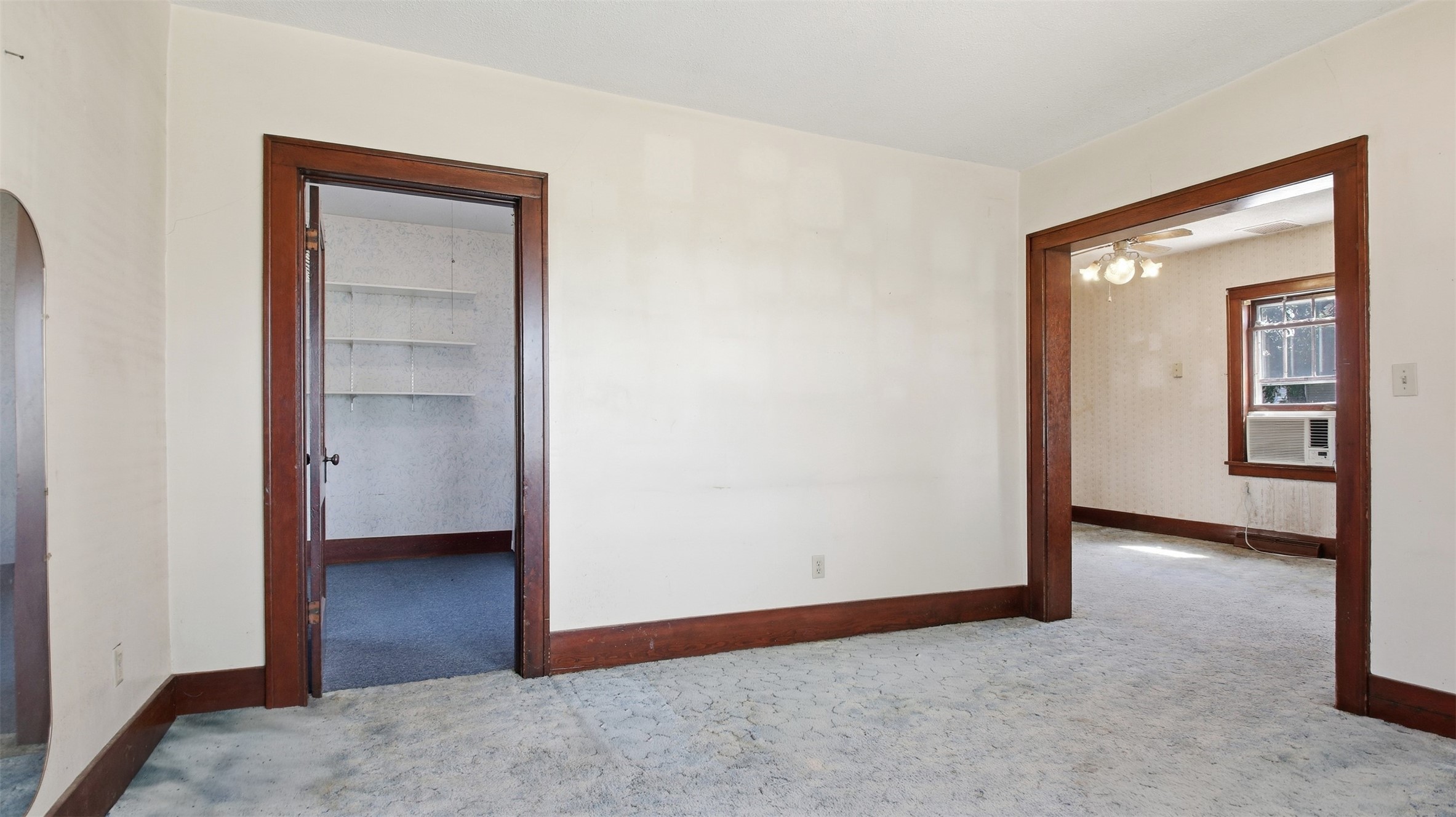 427 E River Avenue Property Photo 14