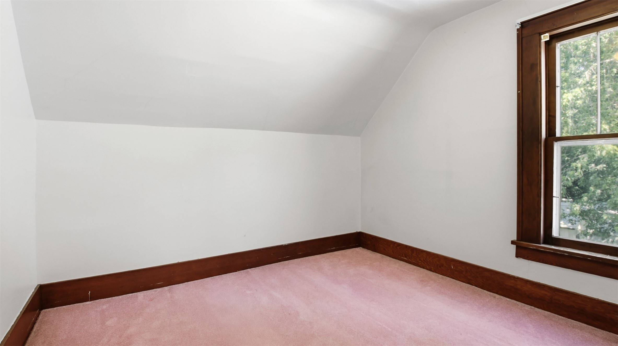 427 E River Avenue Property Photo 15