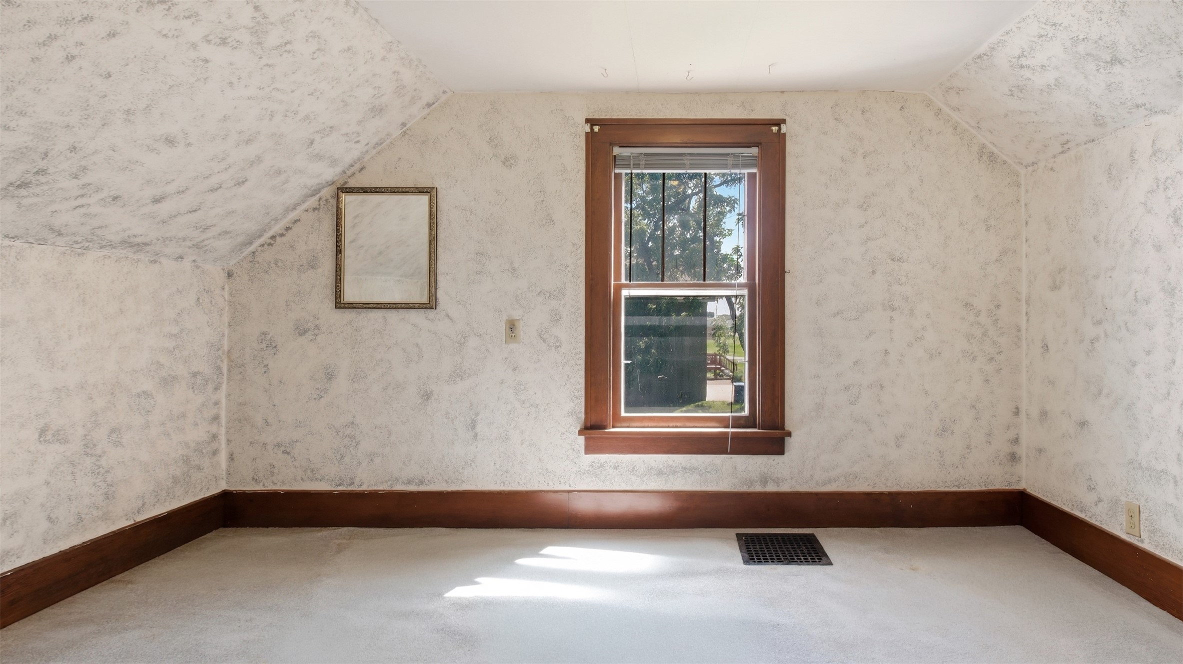427 E River Avenue Property Photo 17