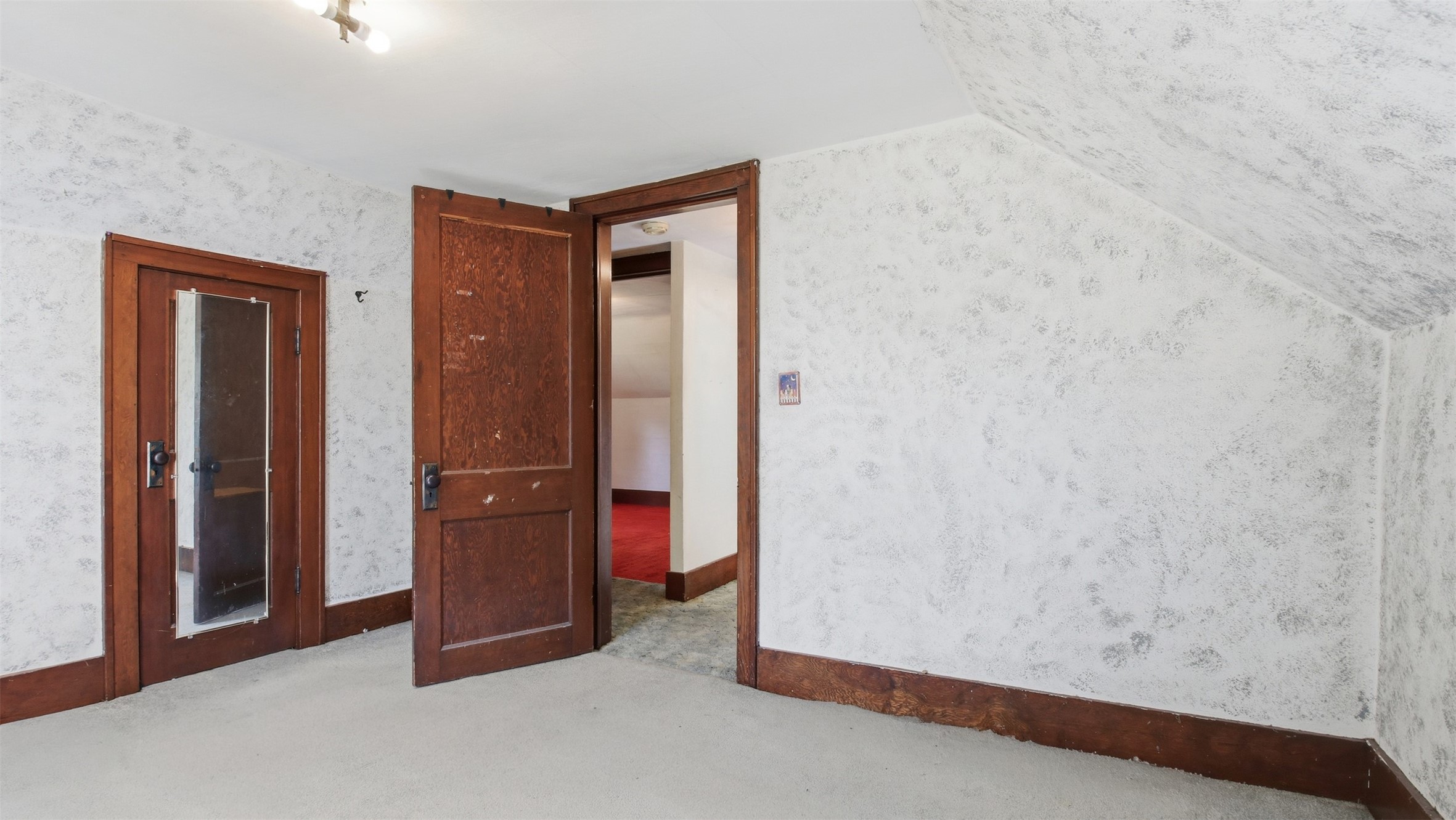 427 E River Avenue Property Photo 18