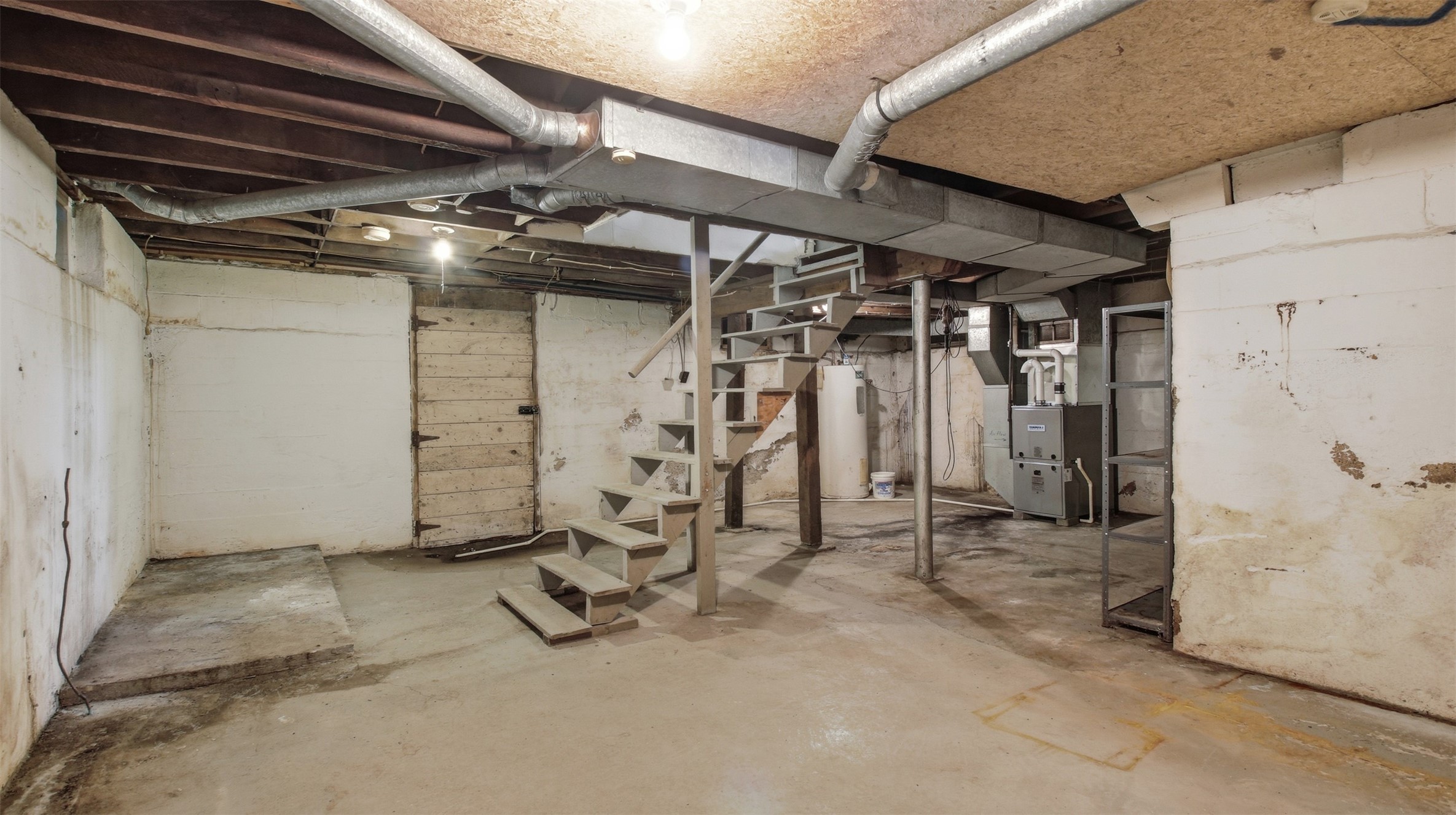 427 E River Avenue Property Photo 24