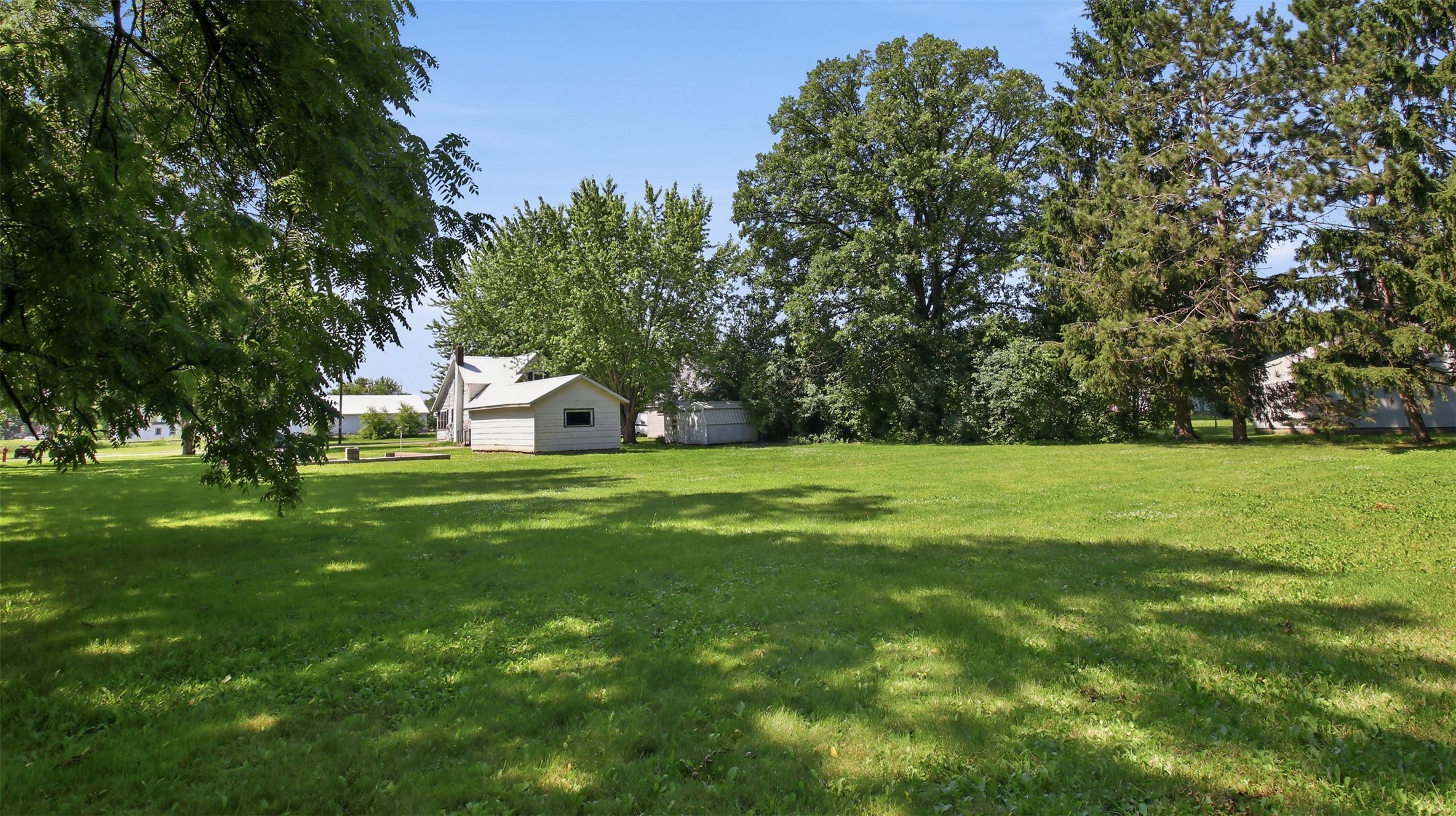 427 E River Avenue Property Photo 27