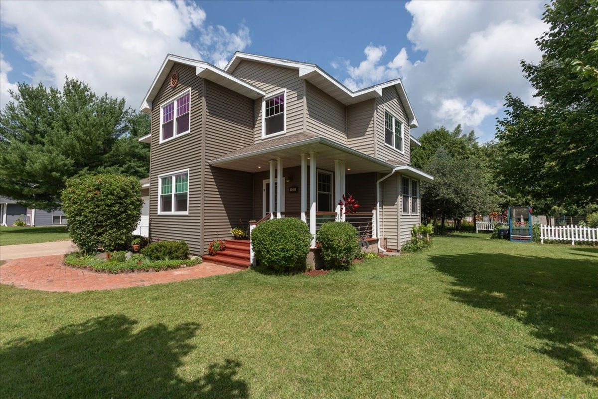 1015 Prairie Circle Property Photo 4