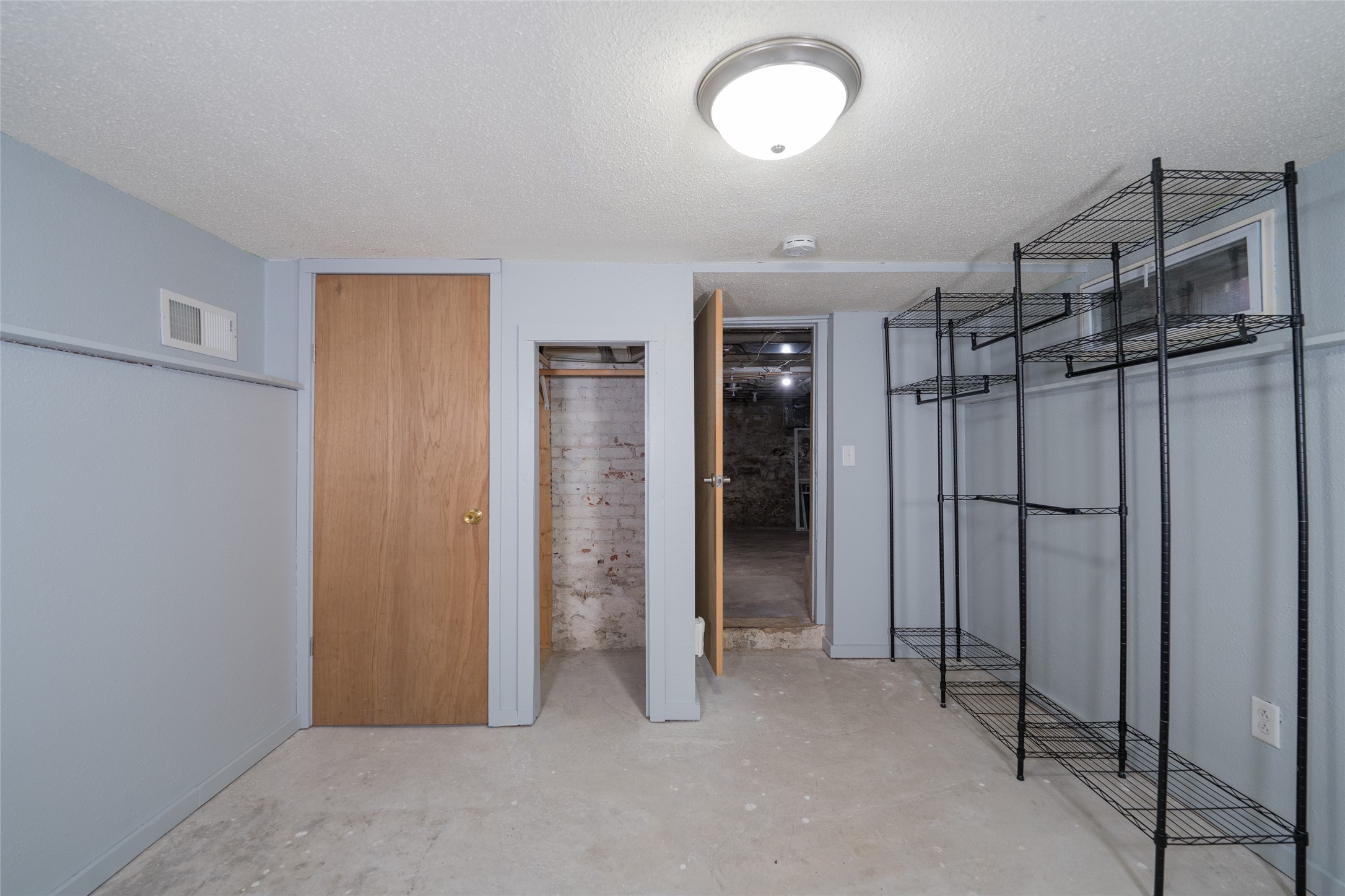 205 E Hudson Street Property Photo 41