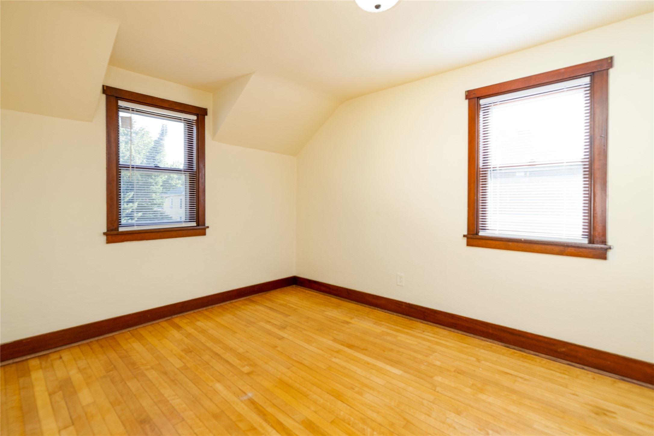 519 W Oak Street Property Photo 23