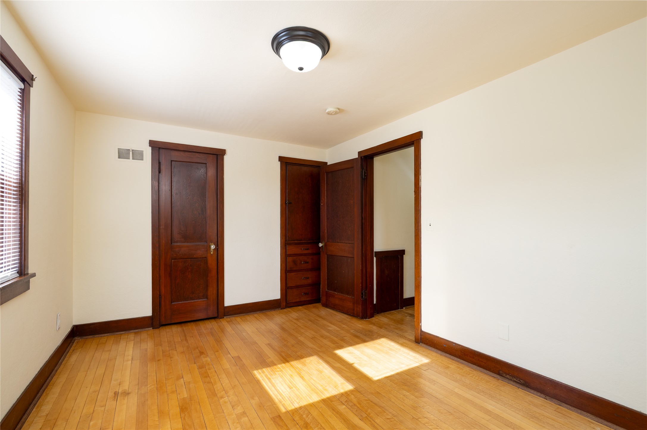 519 W Oak Street Property Photo 25