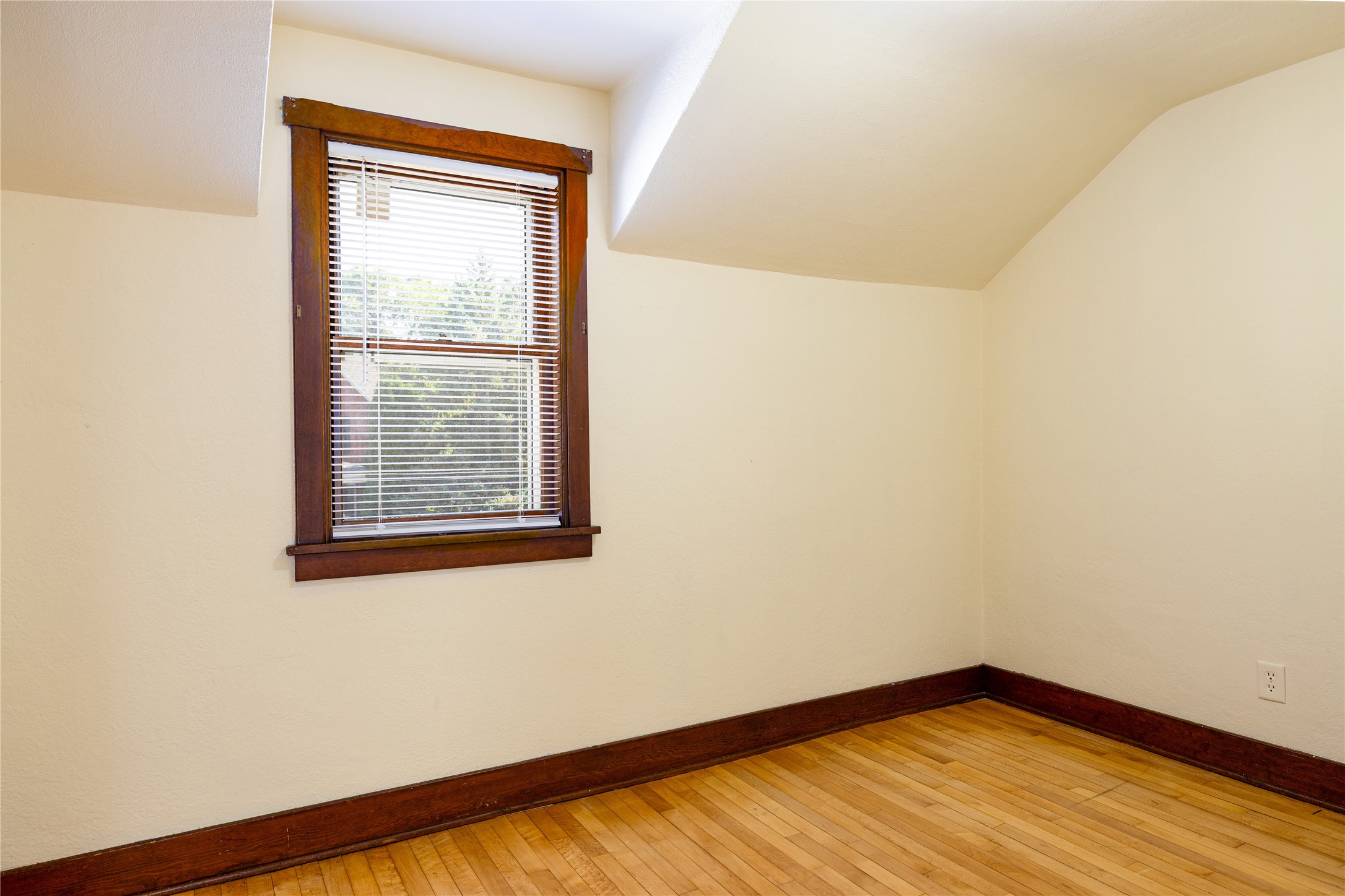 519 W Oak Street Property Photo 28