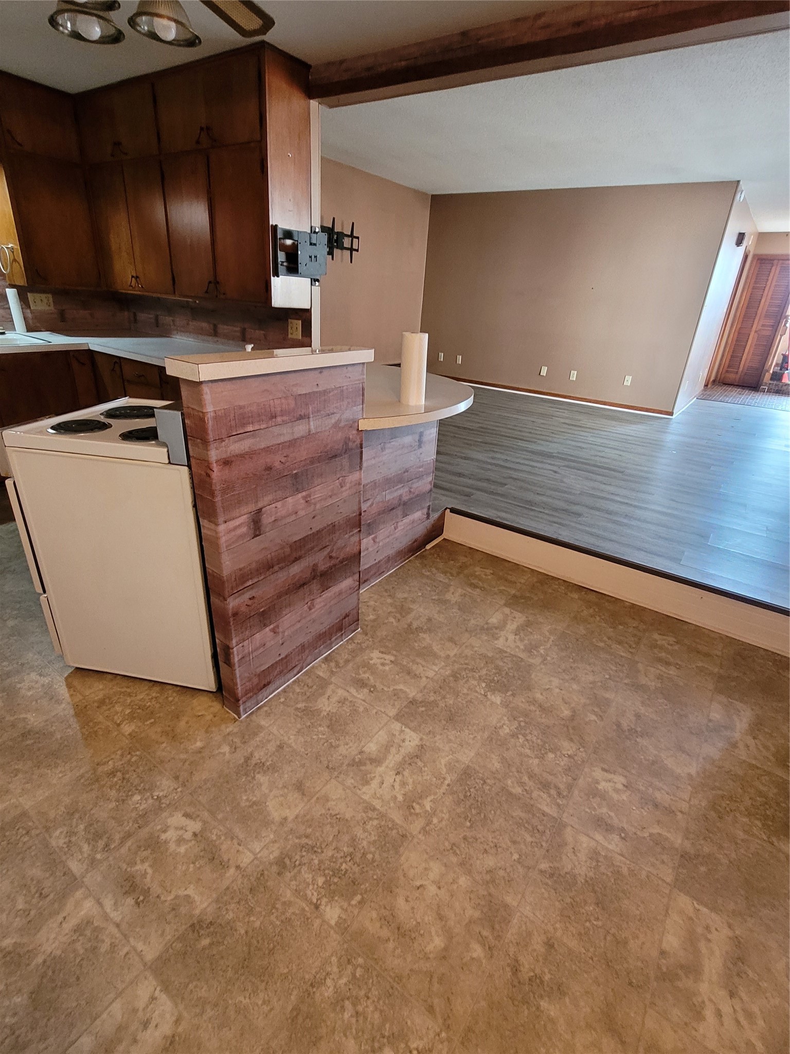 1603065 Property Photo 10