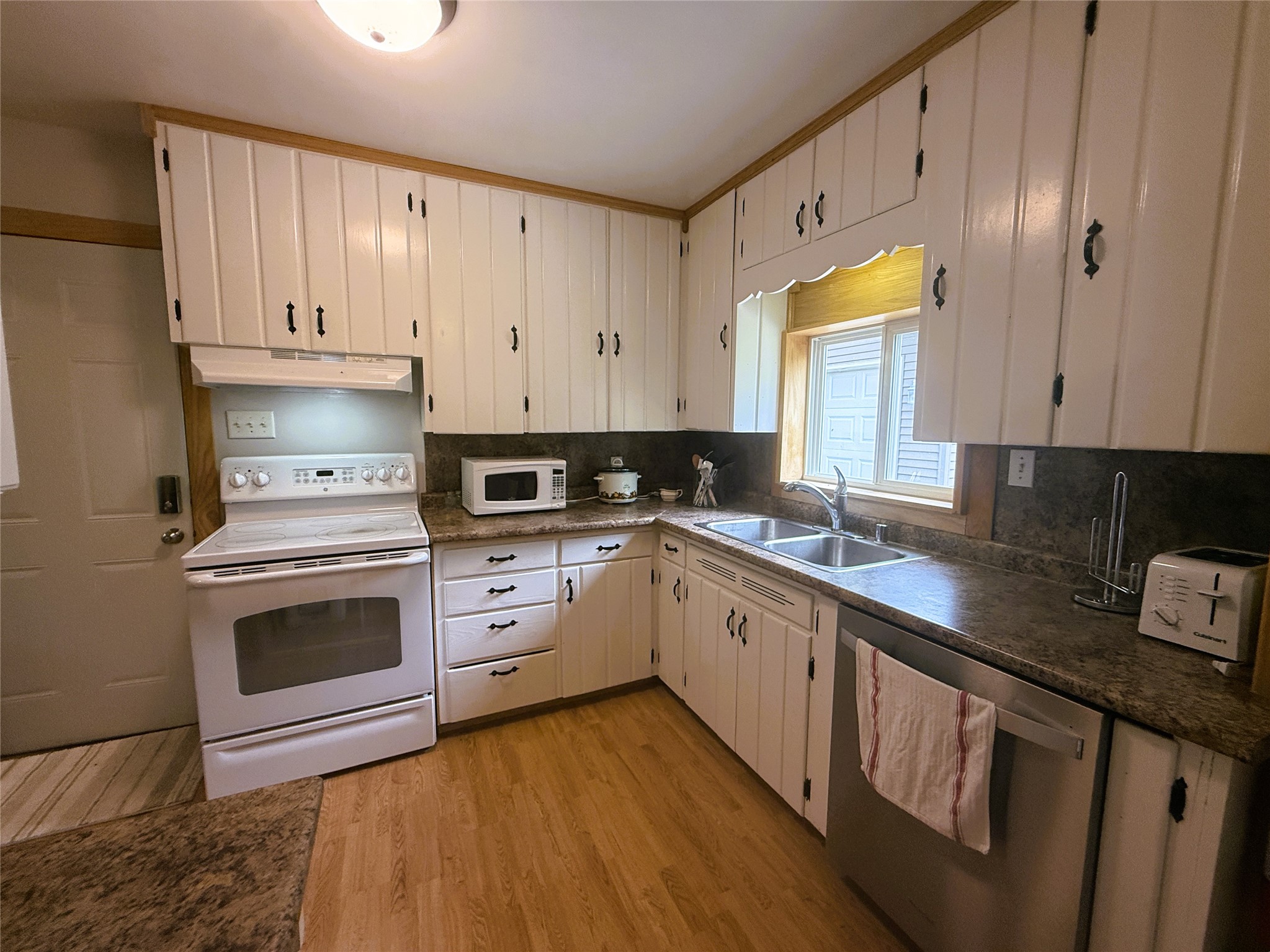 618 Park Avenue E Property Photo 3