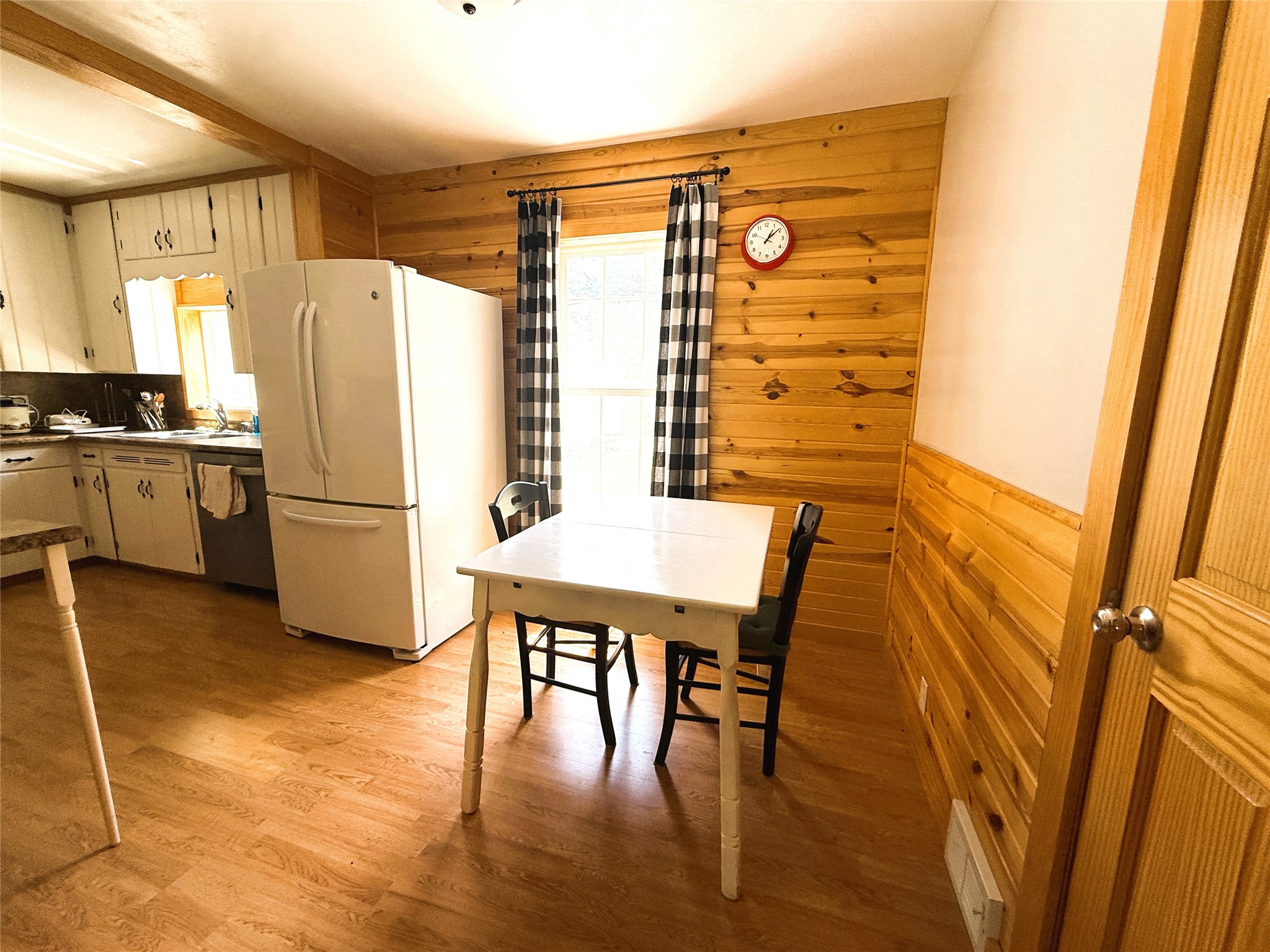 618 Park Avenue E Property Photo 4