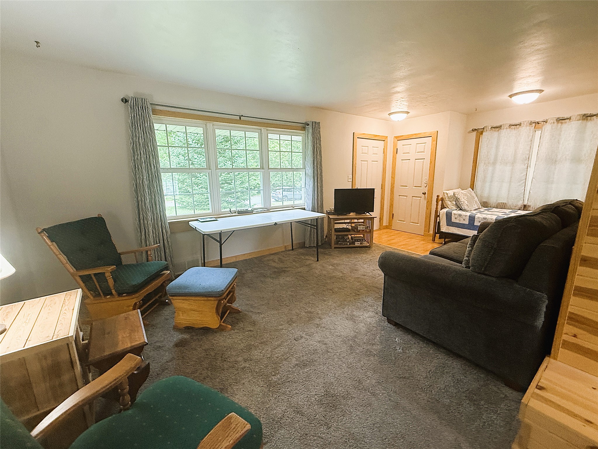 618 Park Avenue E Property Photo 6