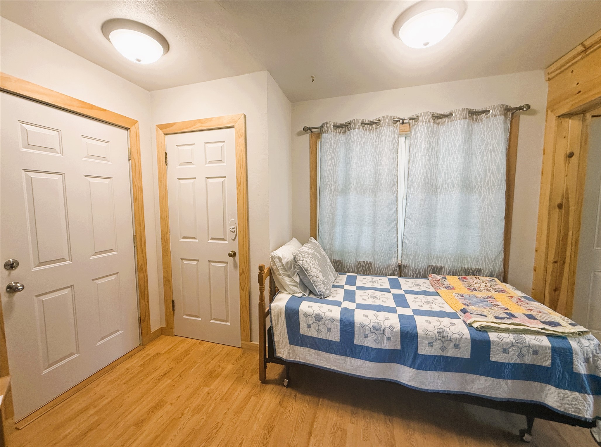 618 Park Avenue E Property Photo 8