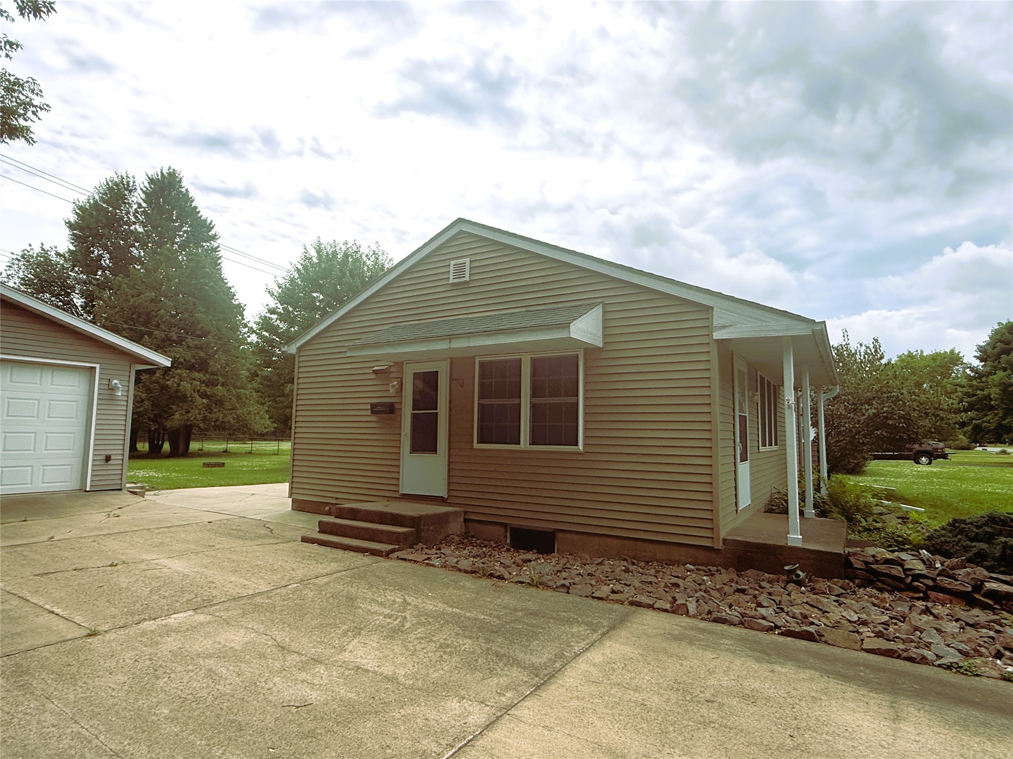 618 Park Avenue E Property Photo 28