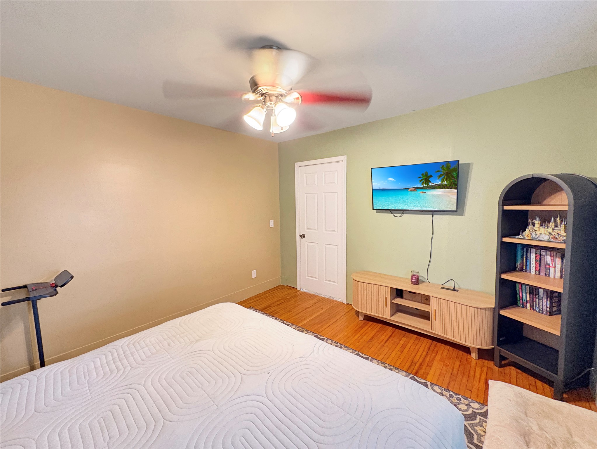 230 Huron Street Property Photo 8