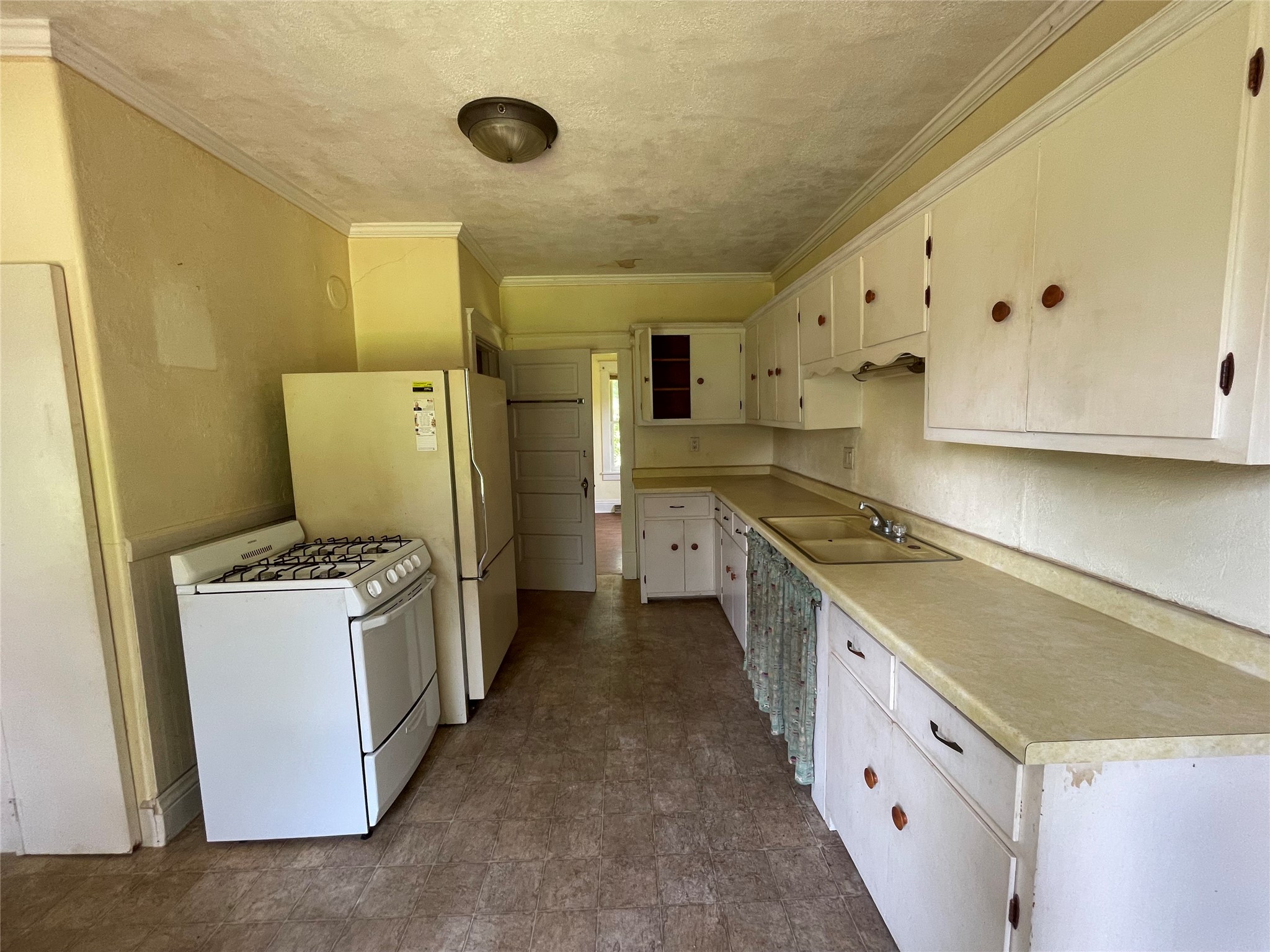 805 E Clover Street Property Photo 2