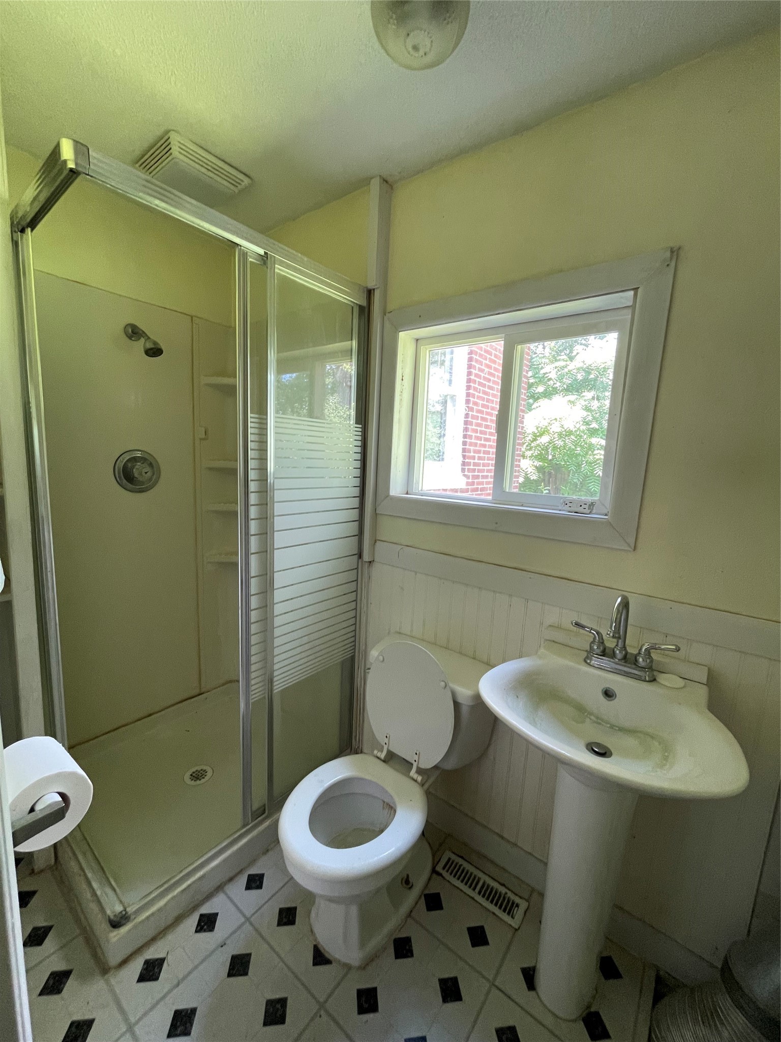 805 E Clover Street Property Photo 9