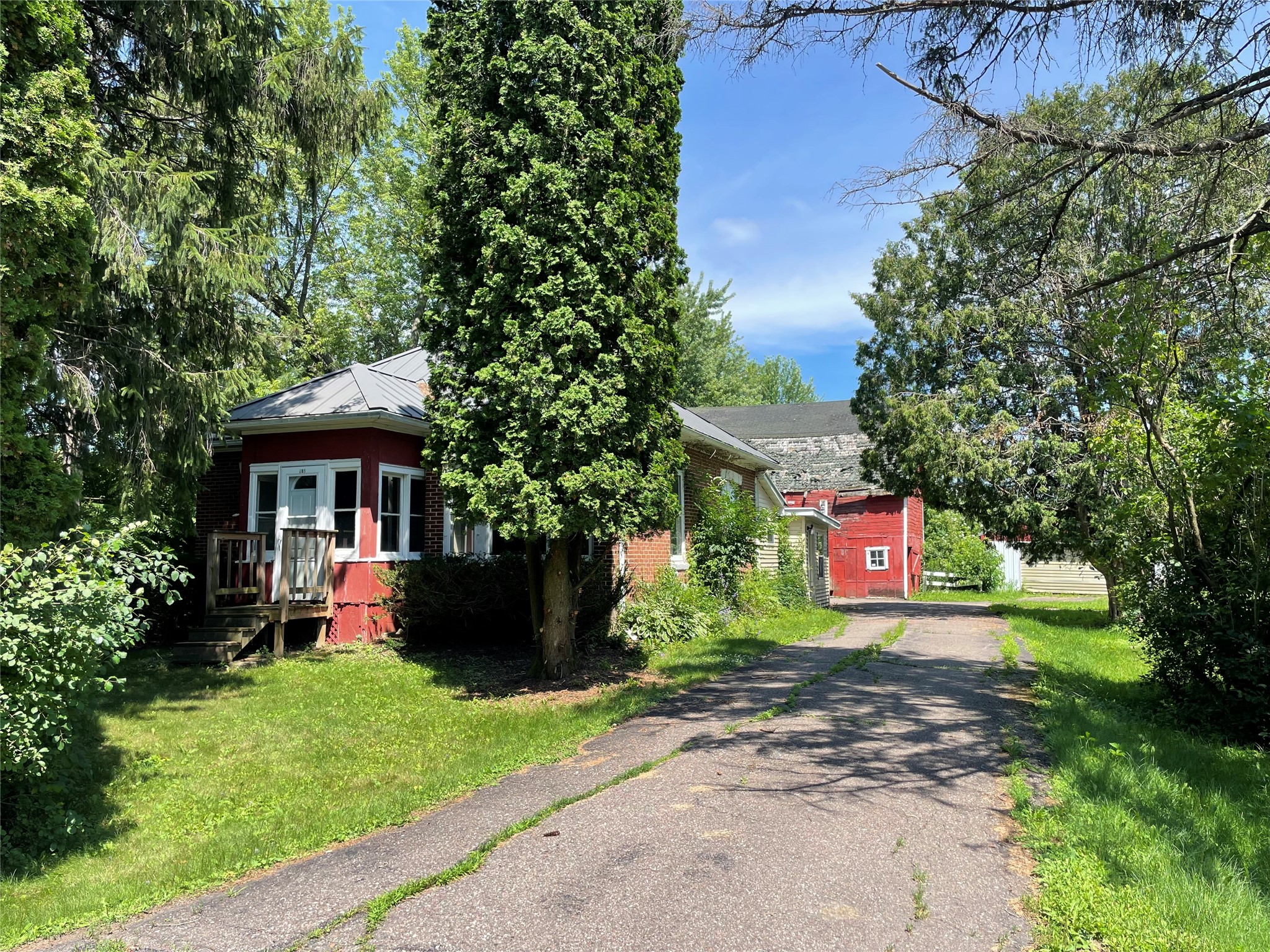805 E Clover Street Property Photo 11