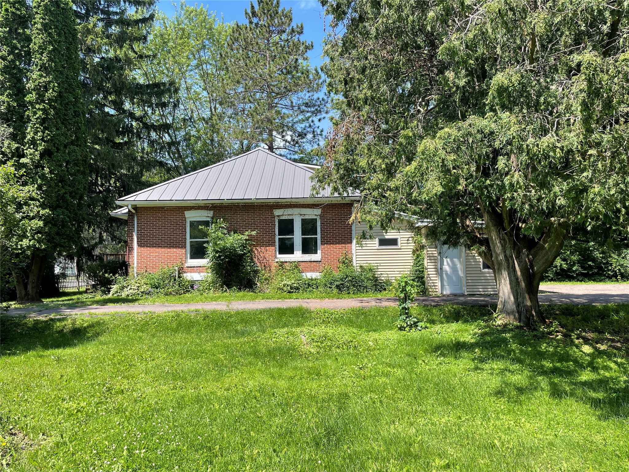805 E Clover Street Property Photo 12
