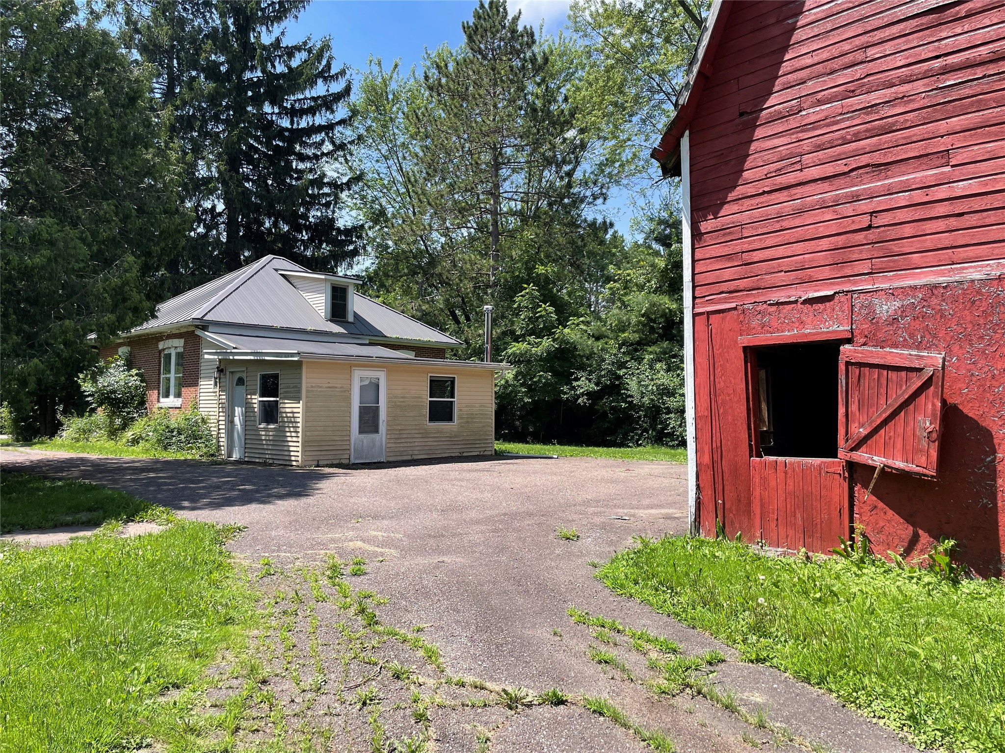 805 E Clover Street Property Photo 15