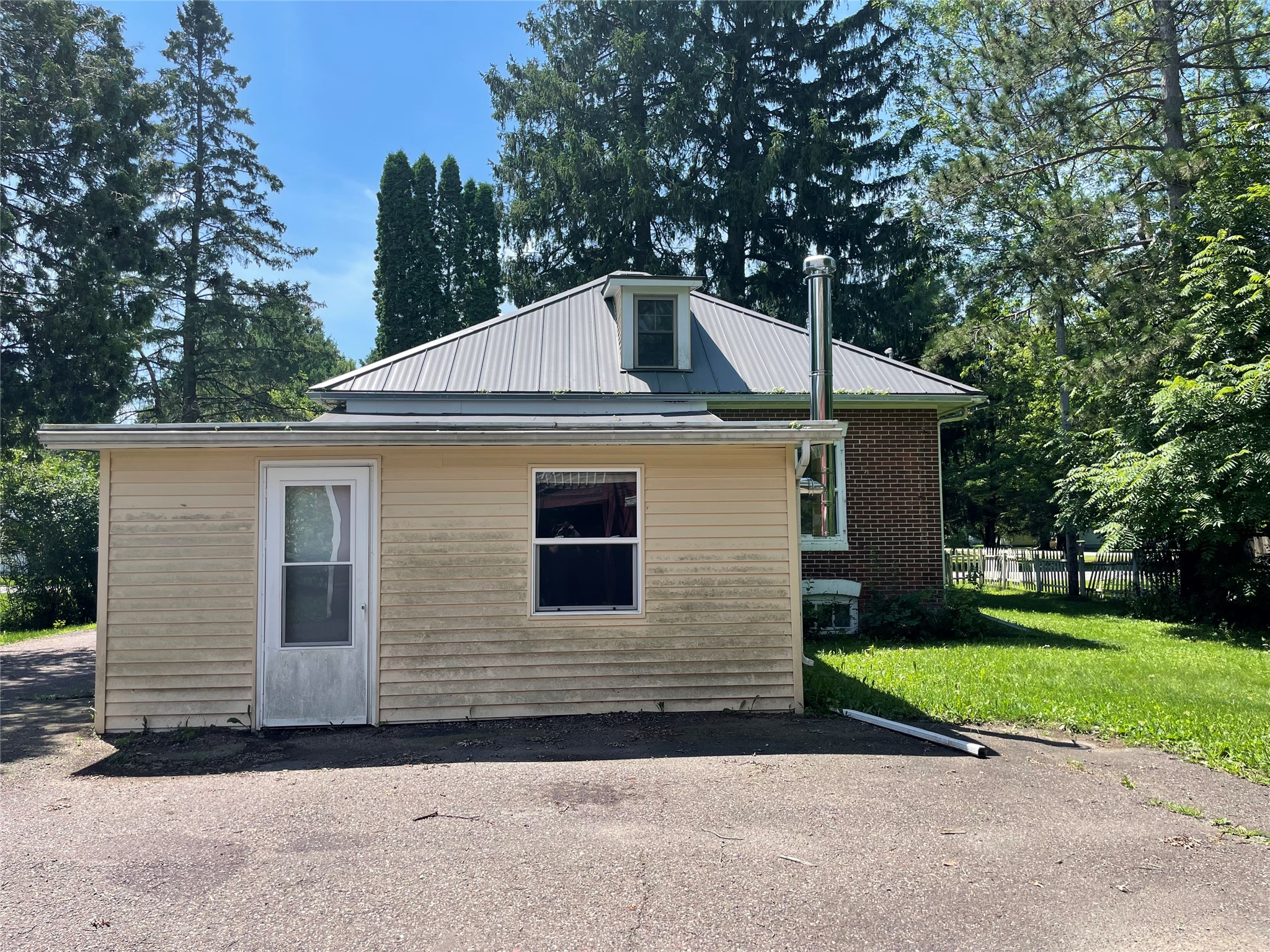 805 E Clover Street Property Photo 17
