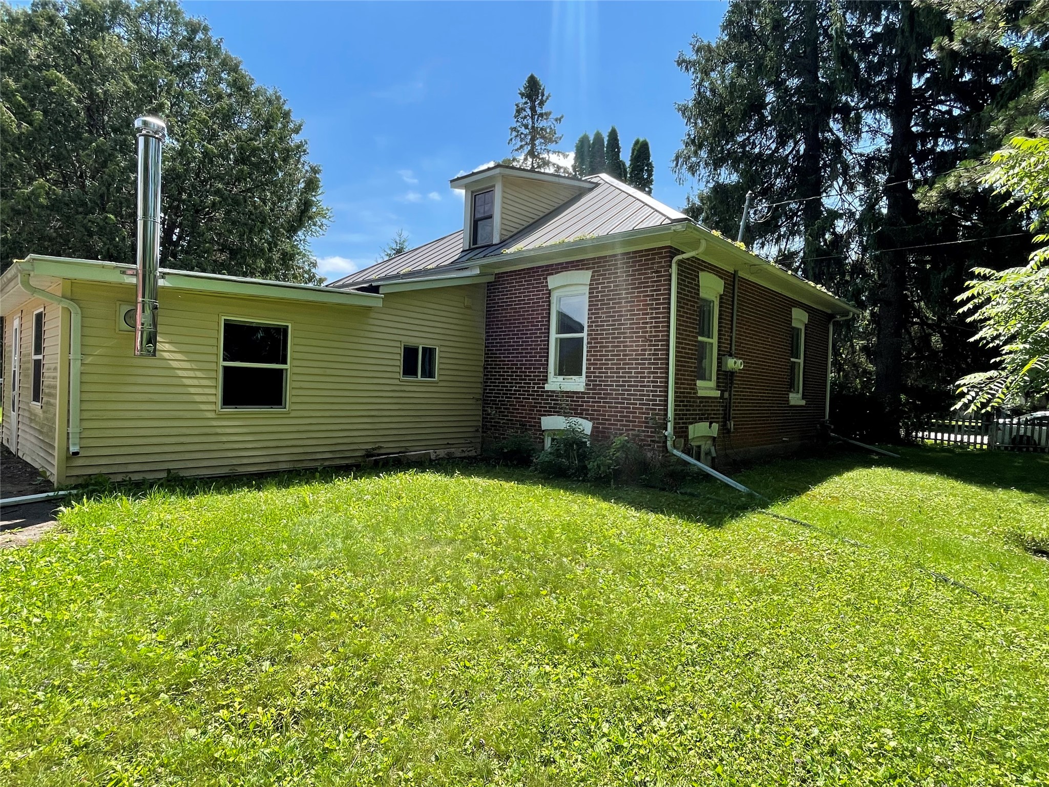 805 E Clover Street Property Photo 18