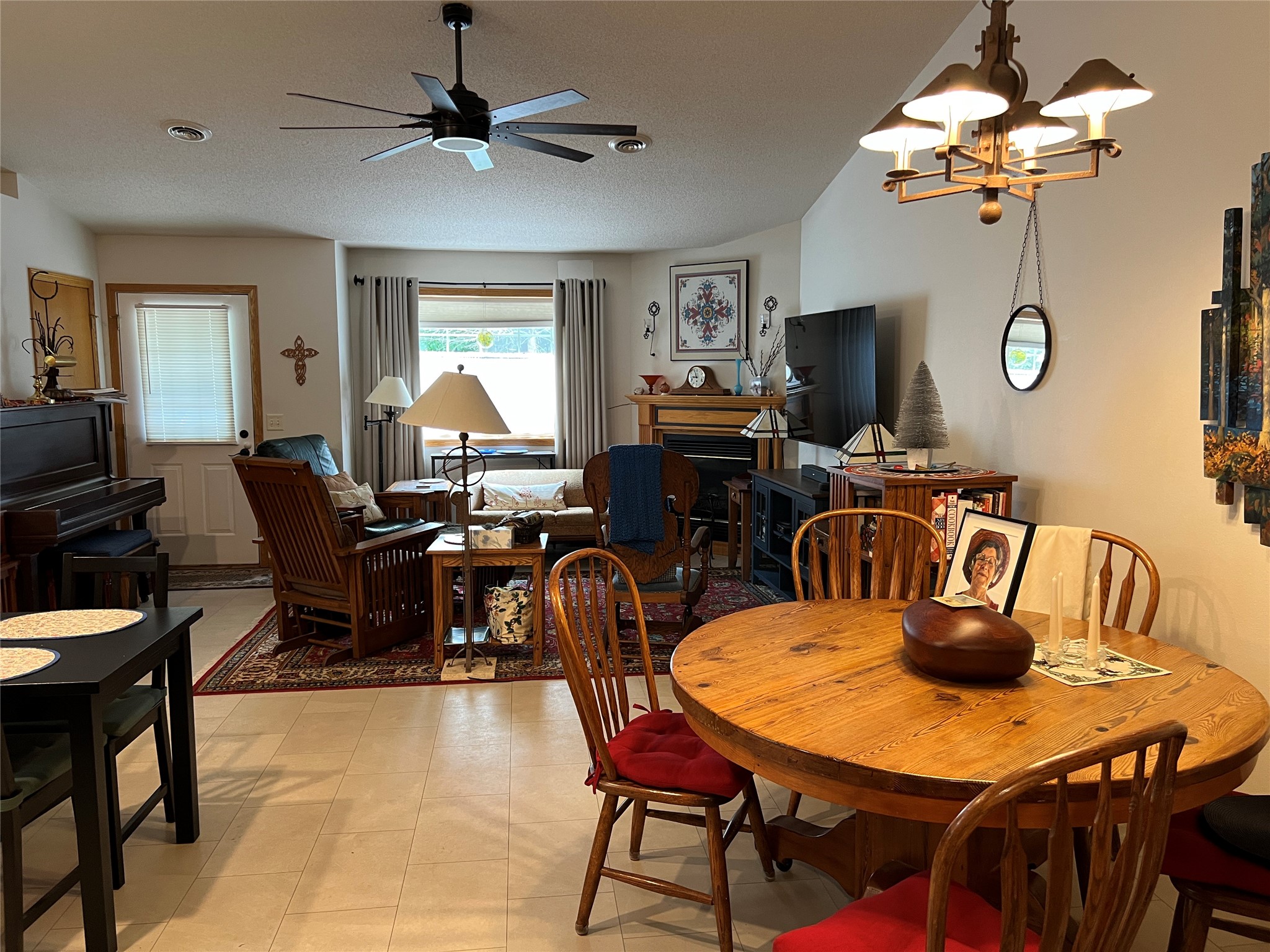 1571 Forest Street Property Photo 4