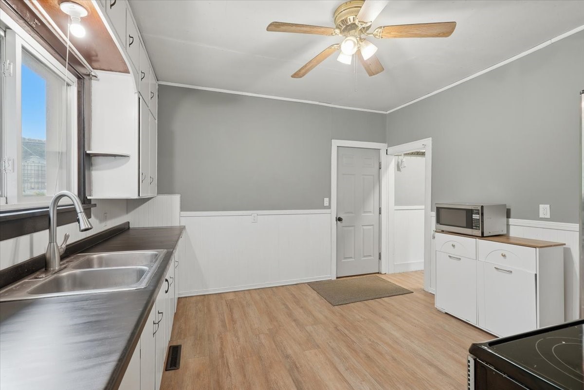 146 W Winter Avenue Property Photo 8