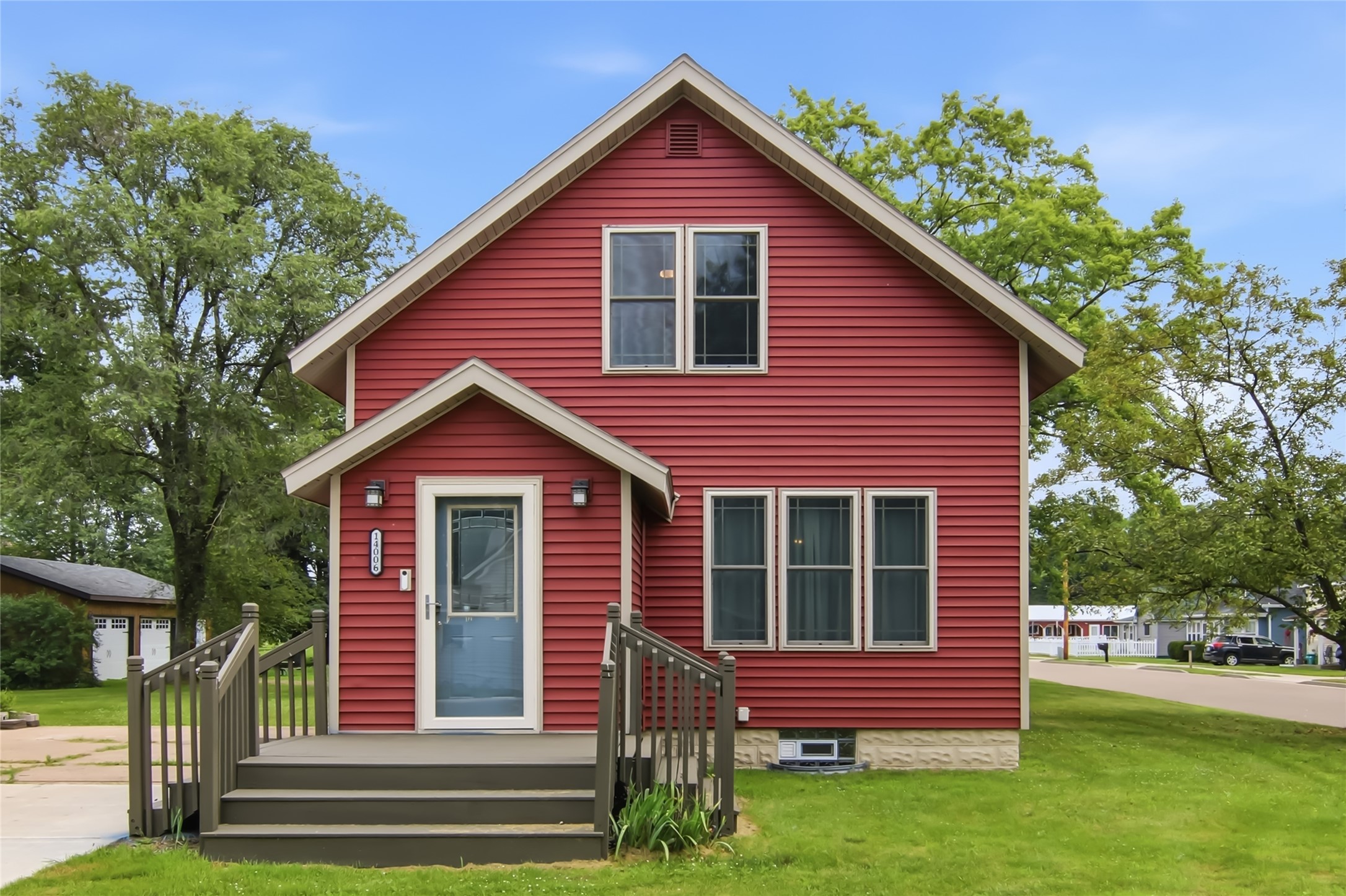 14006 Pine Street Property Photo 2