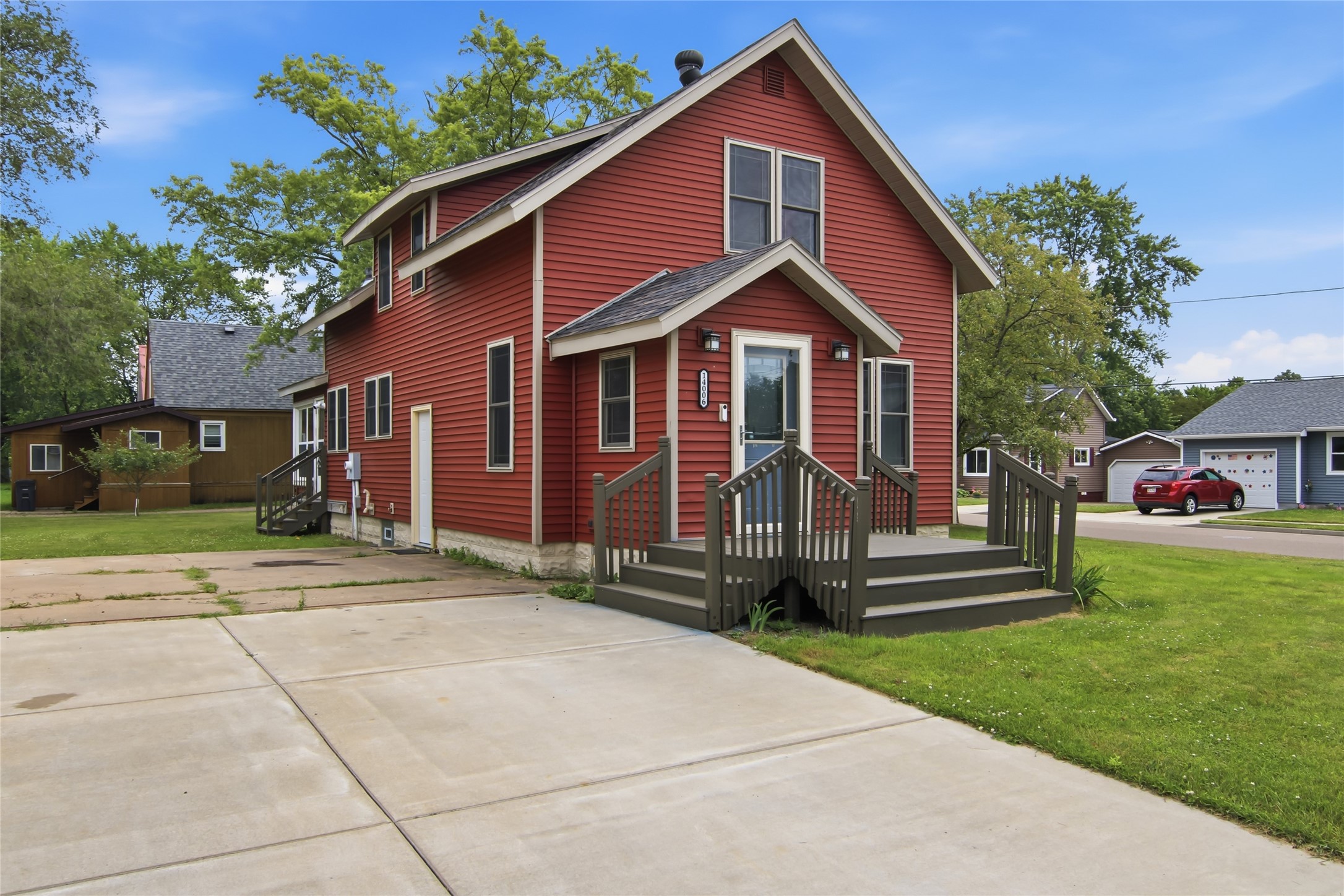 14006 Pine Street Property Photo 4