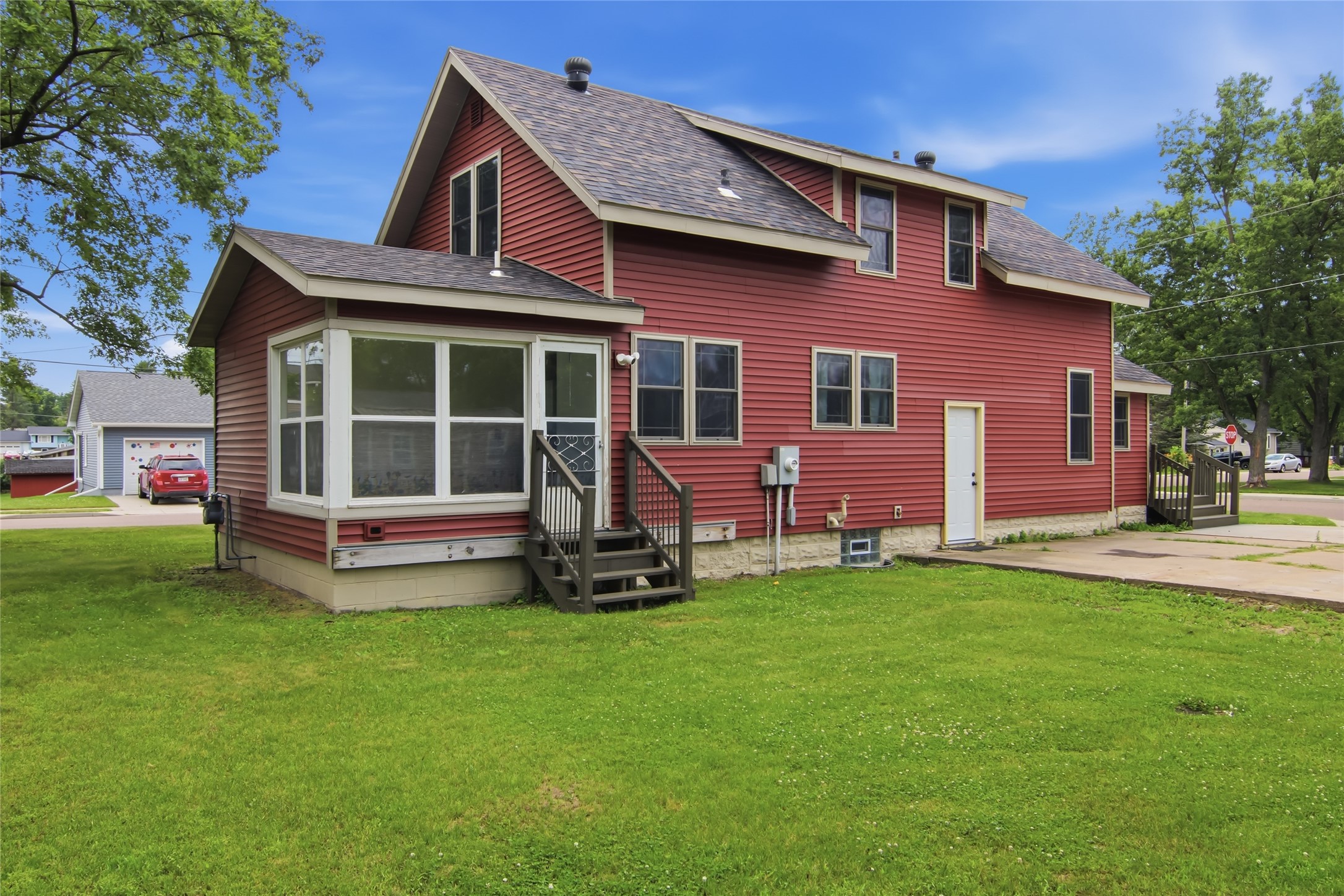 14006 Pine Street Property Photo 5
