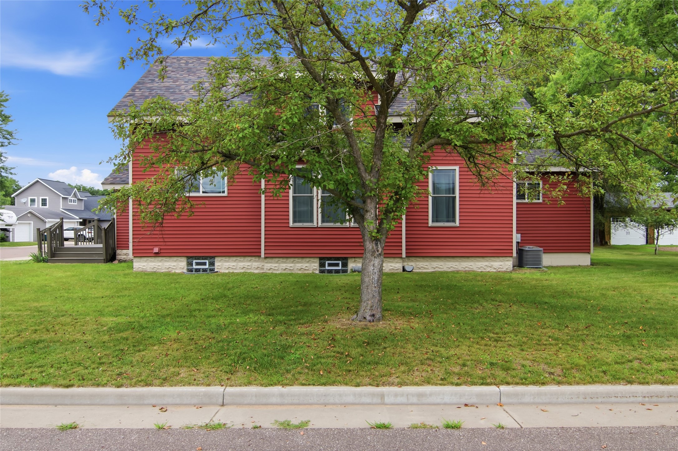 14006 Pine Street Property Photo 6
