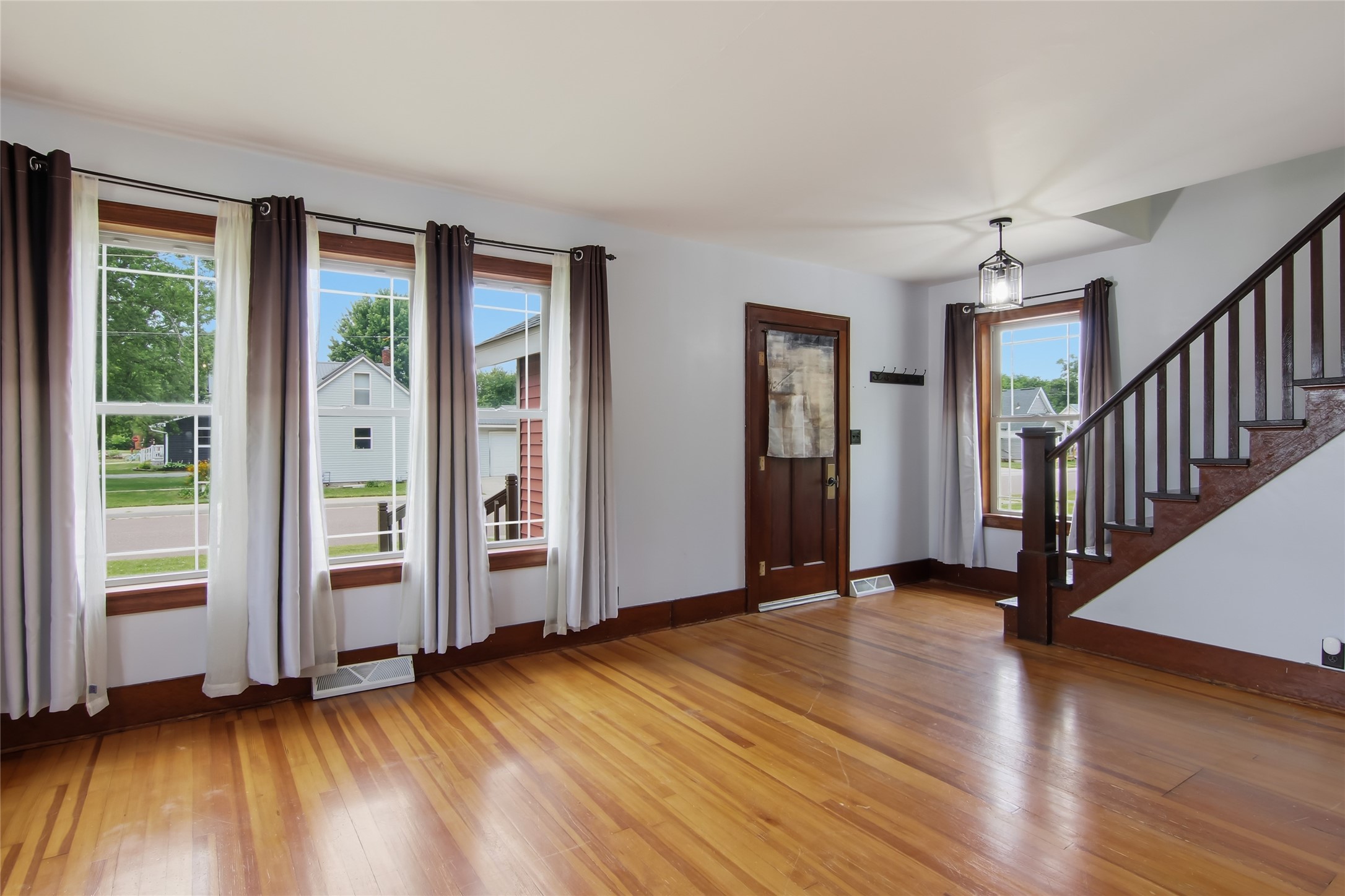 14006 Pine Street Property Photo 9
