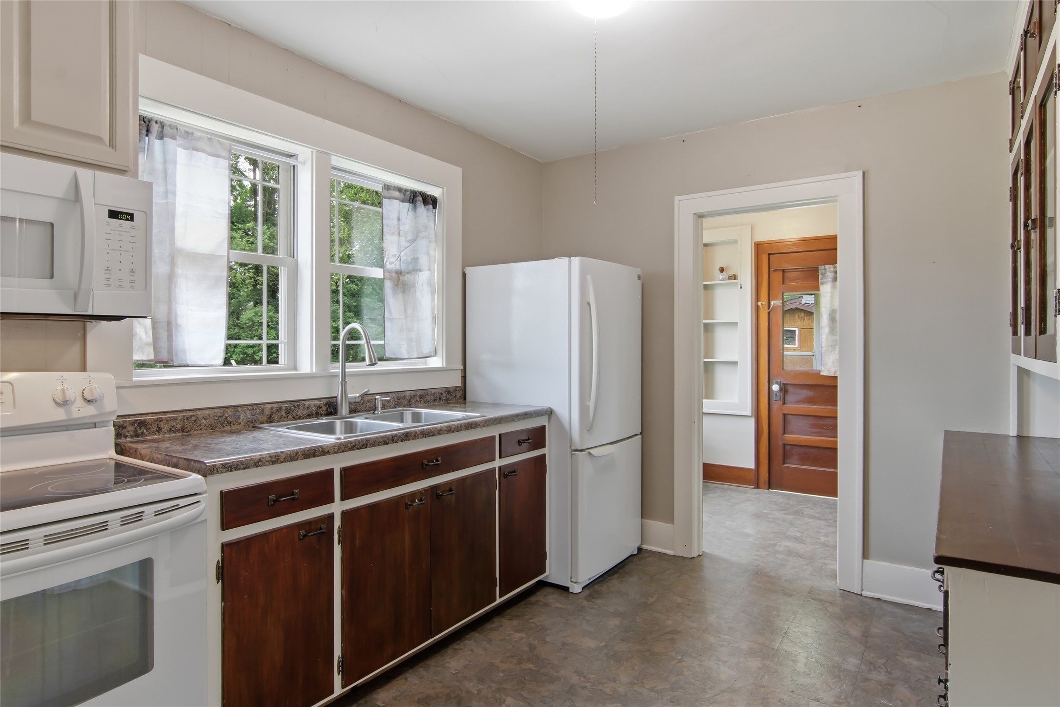 14006 Pine Street Property Photo 11