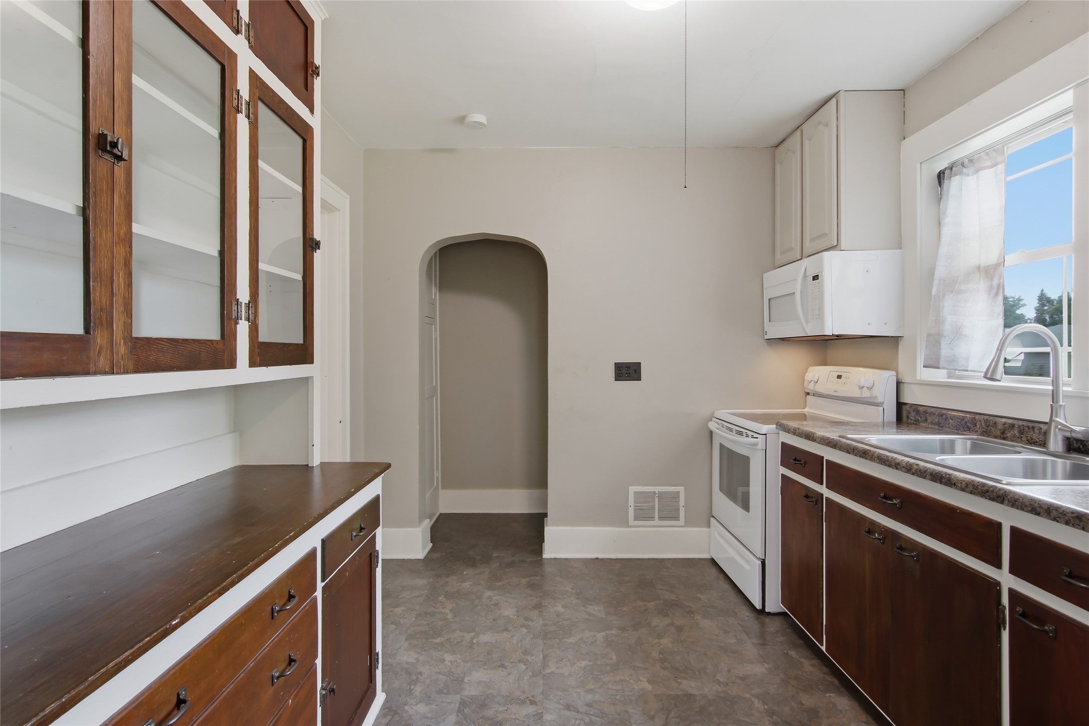 14006 Pine Street Property Photo 12