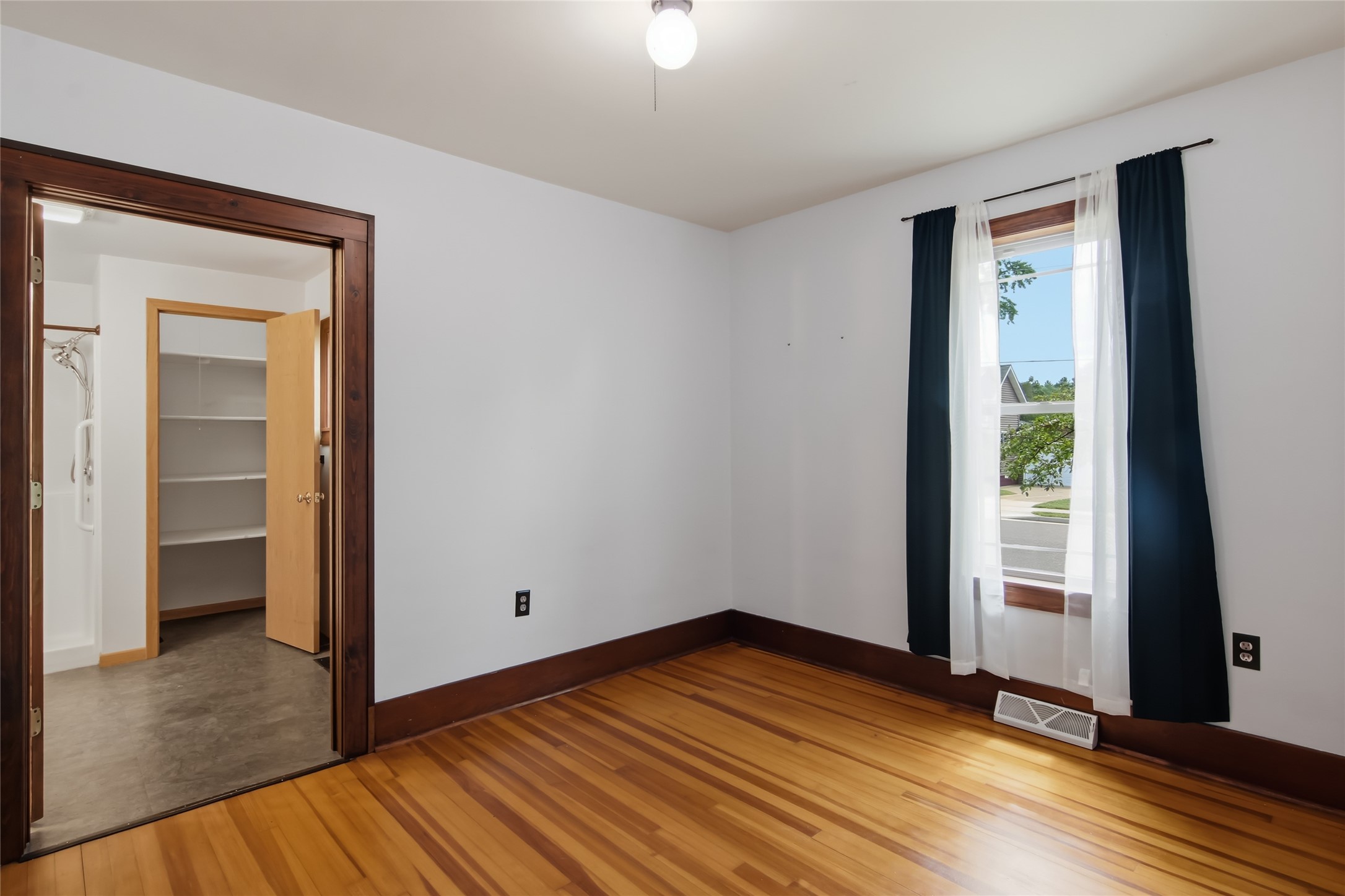 14006 Pine Street Property Photo 17