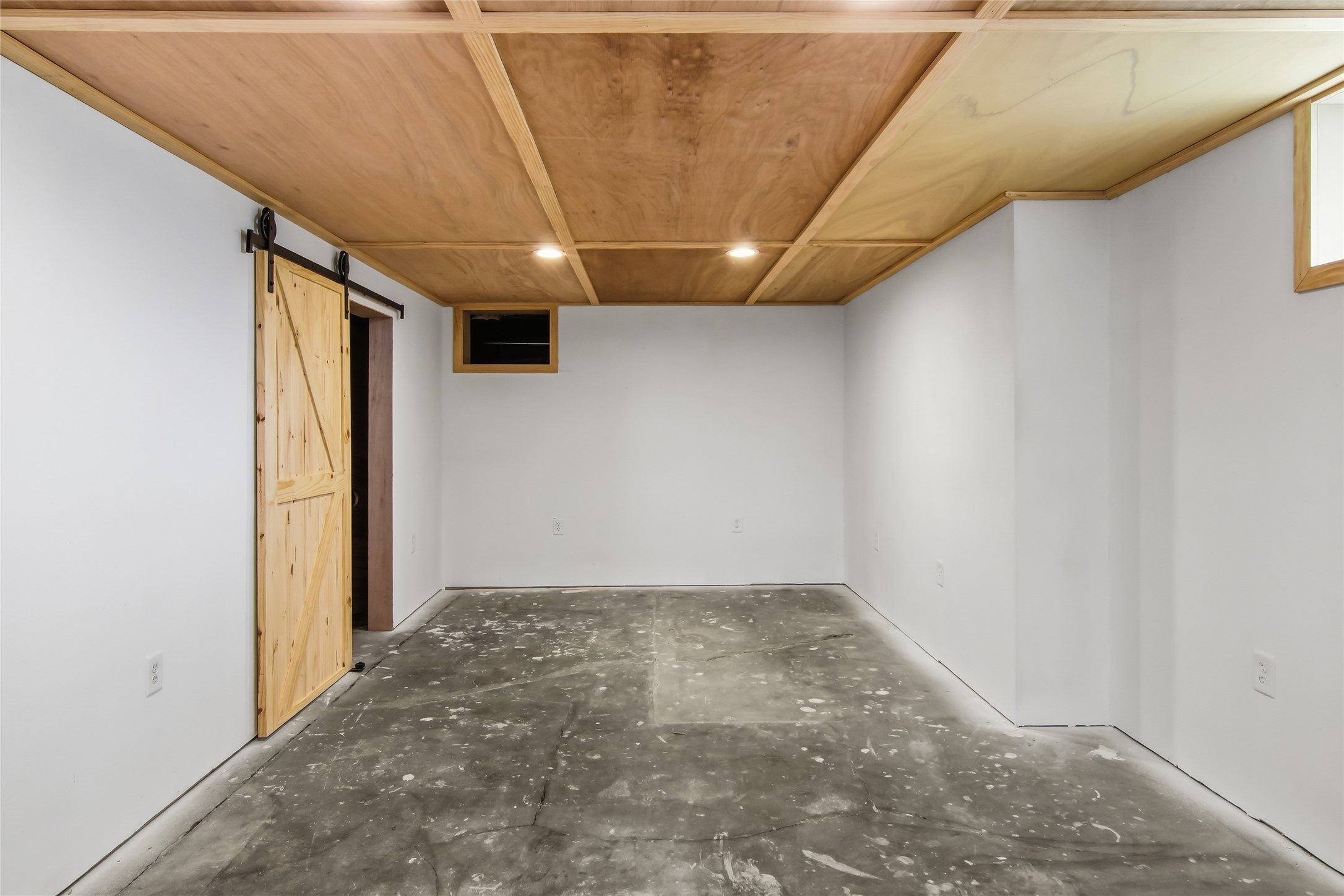 14006 Pine Street Property Photo 25