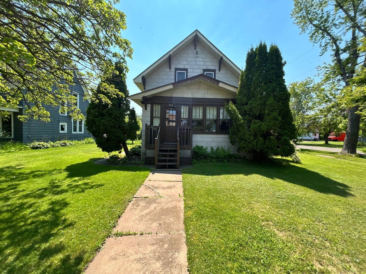 302 E 5th Street Property Photo 1