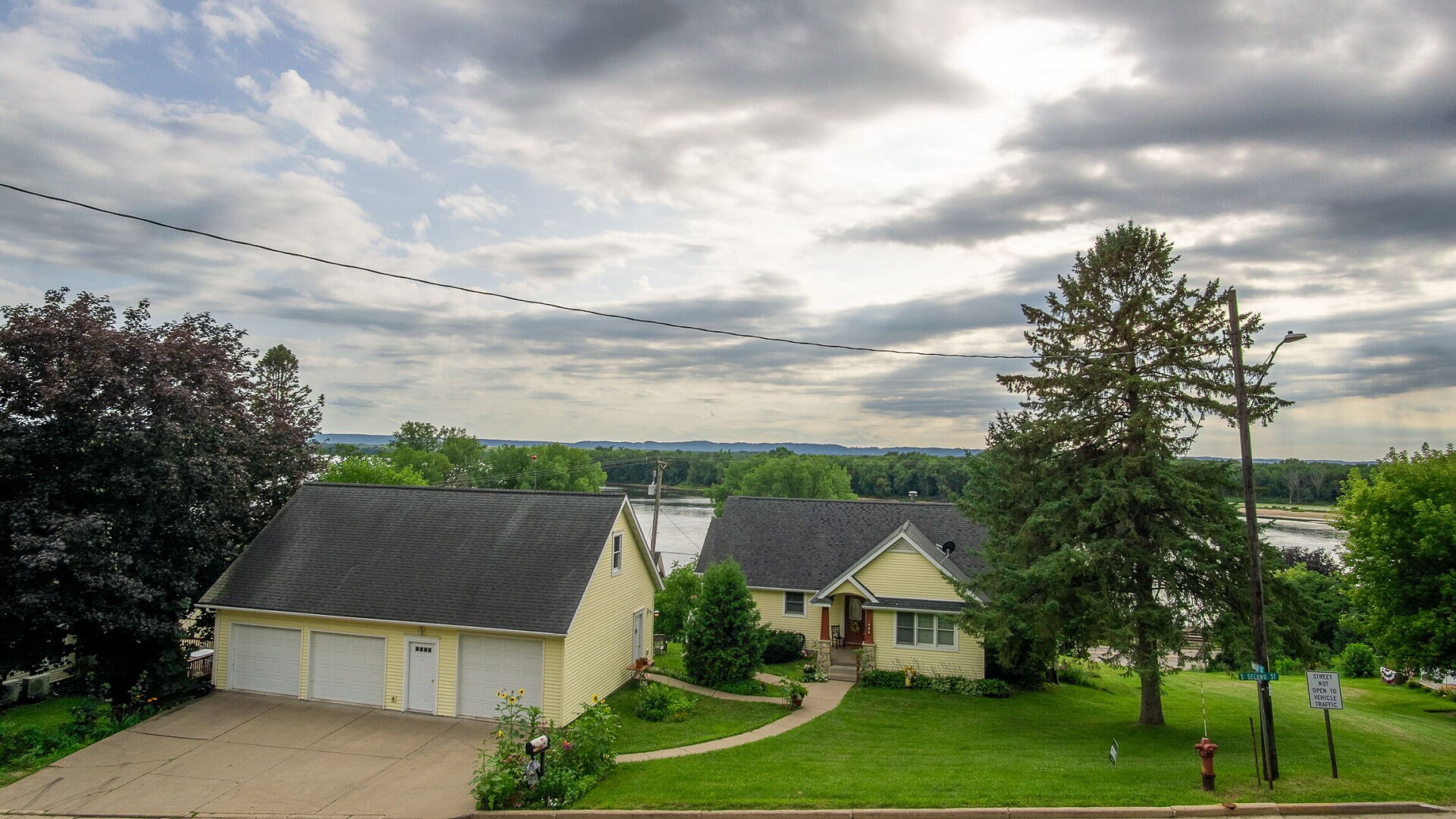 1107 S 2nd Street Property Photo 4