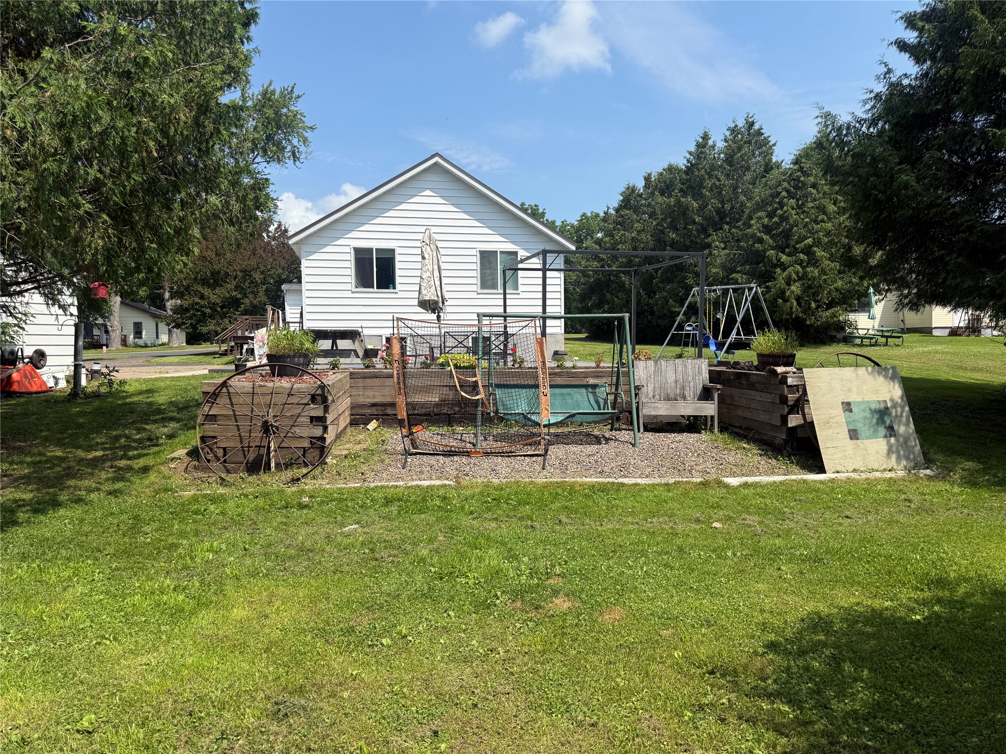 706 Lindoo Avenue E Property Photo 3