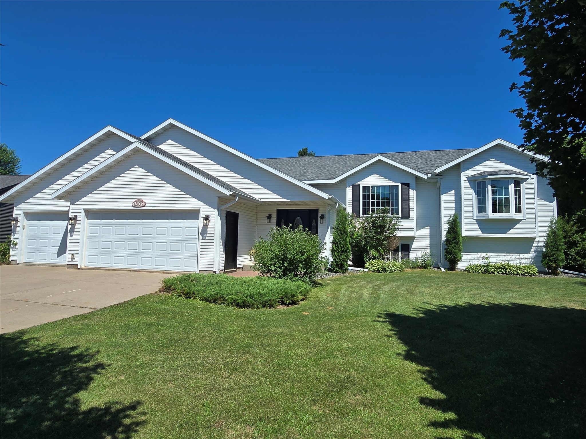 1509 Sabrena Court Property Photo 1