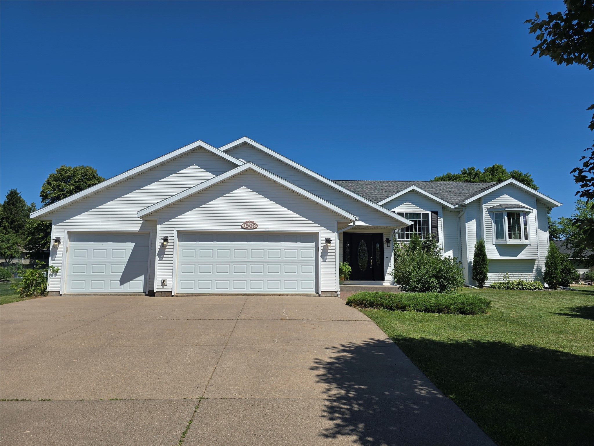 1509 Sabrena Court Property Photo 2