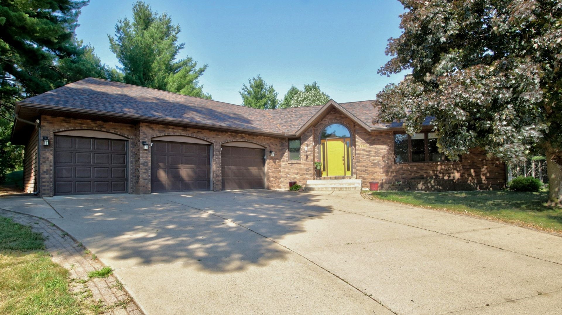 884 Windsor Forest Drive Property Photo 1