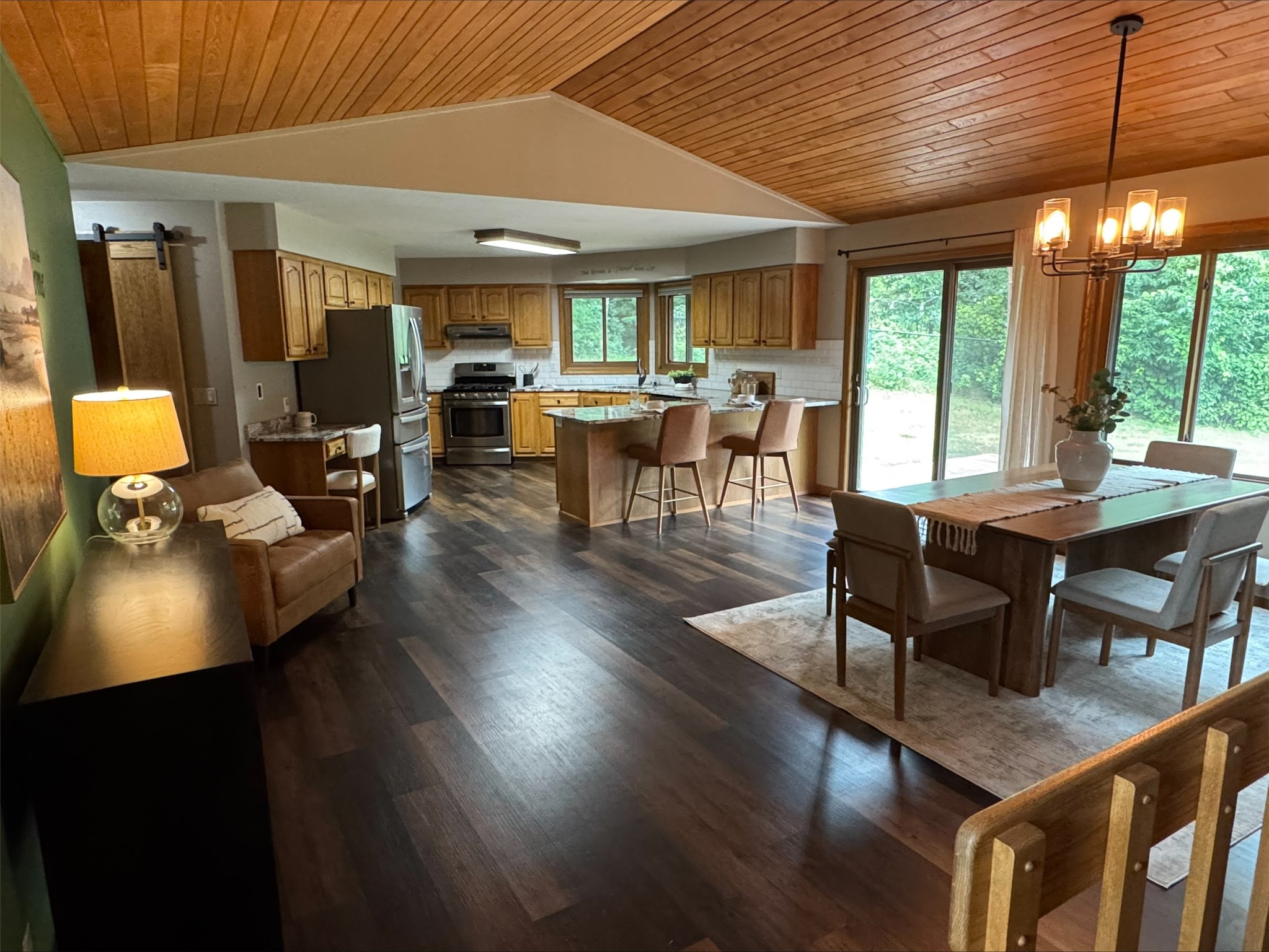 884 Windsor Forest Drive Property Photo 3