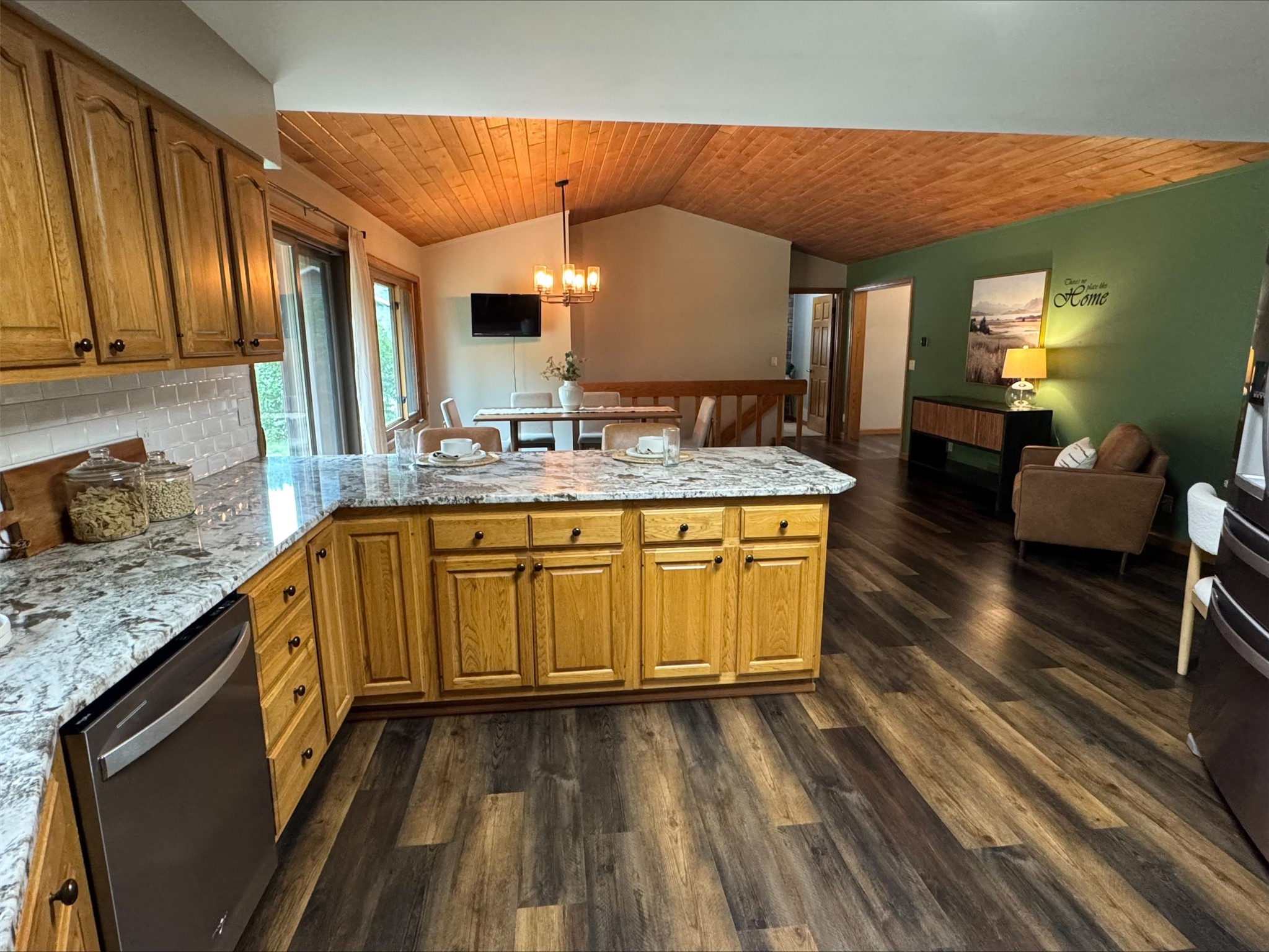 884 Windsor Forest Drive Property Photo 8