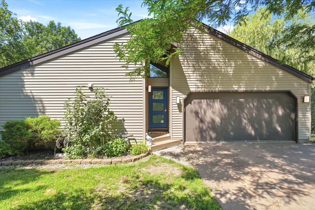 2206 Orchard Place Property Photo 1