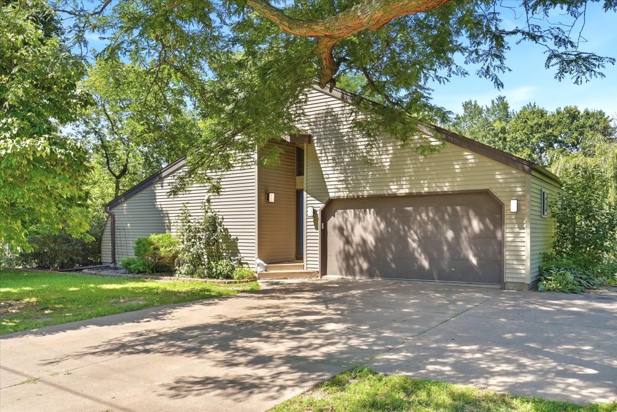 2206 Orchard Place Property Photo 2