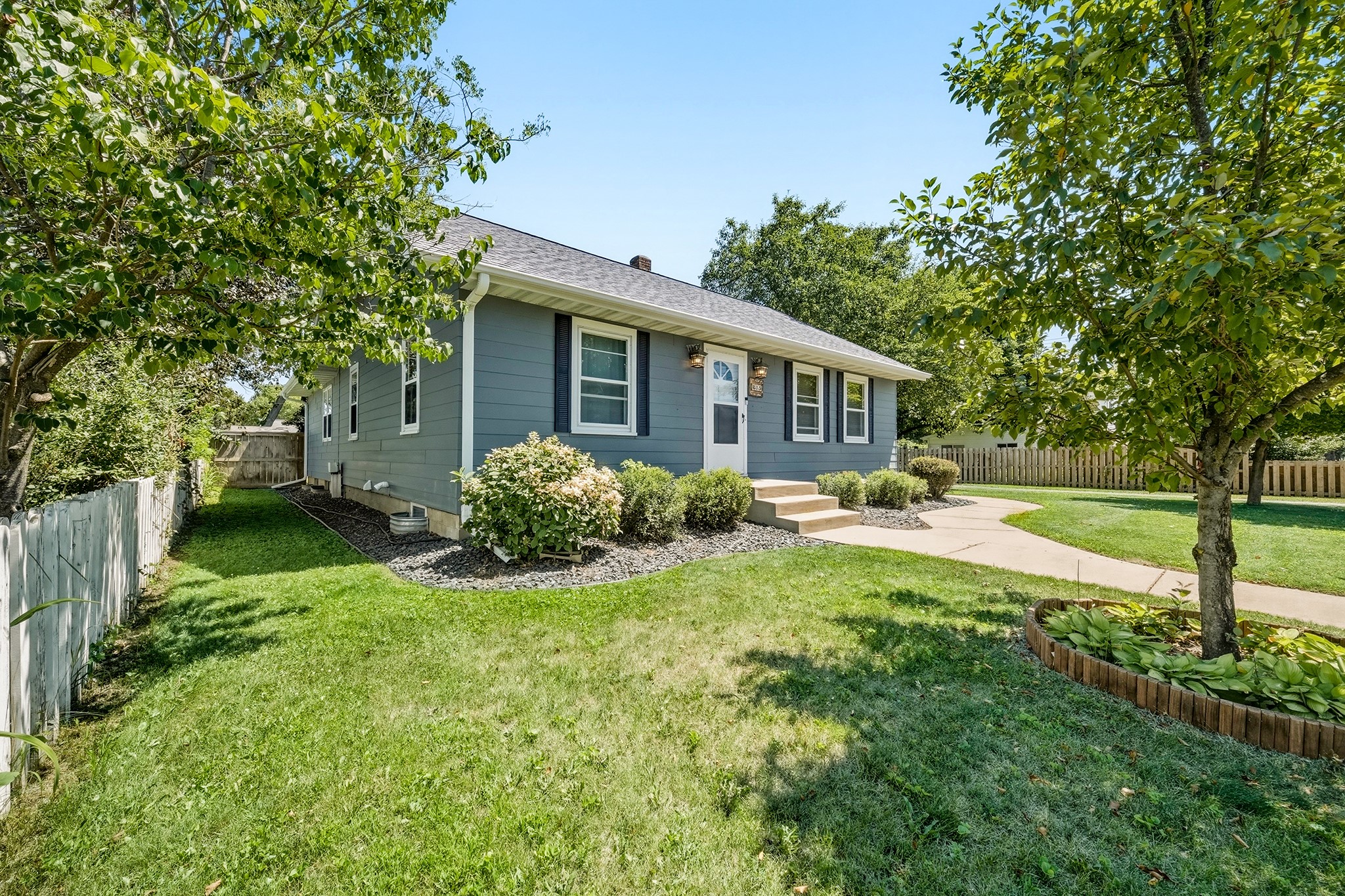 1603257 Property Photo 2
