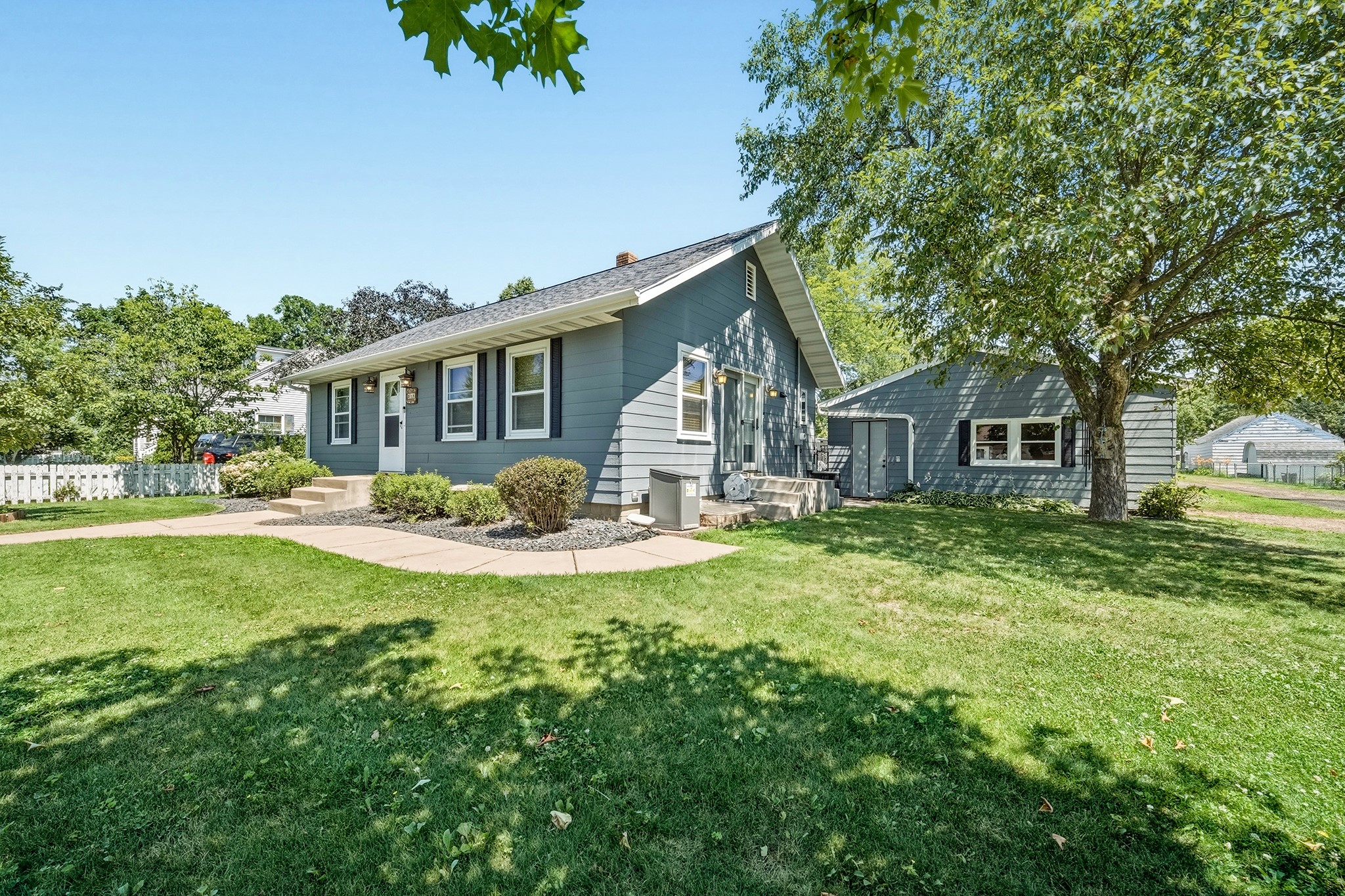 1603257 Property Photo 3